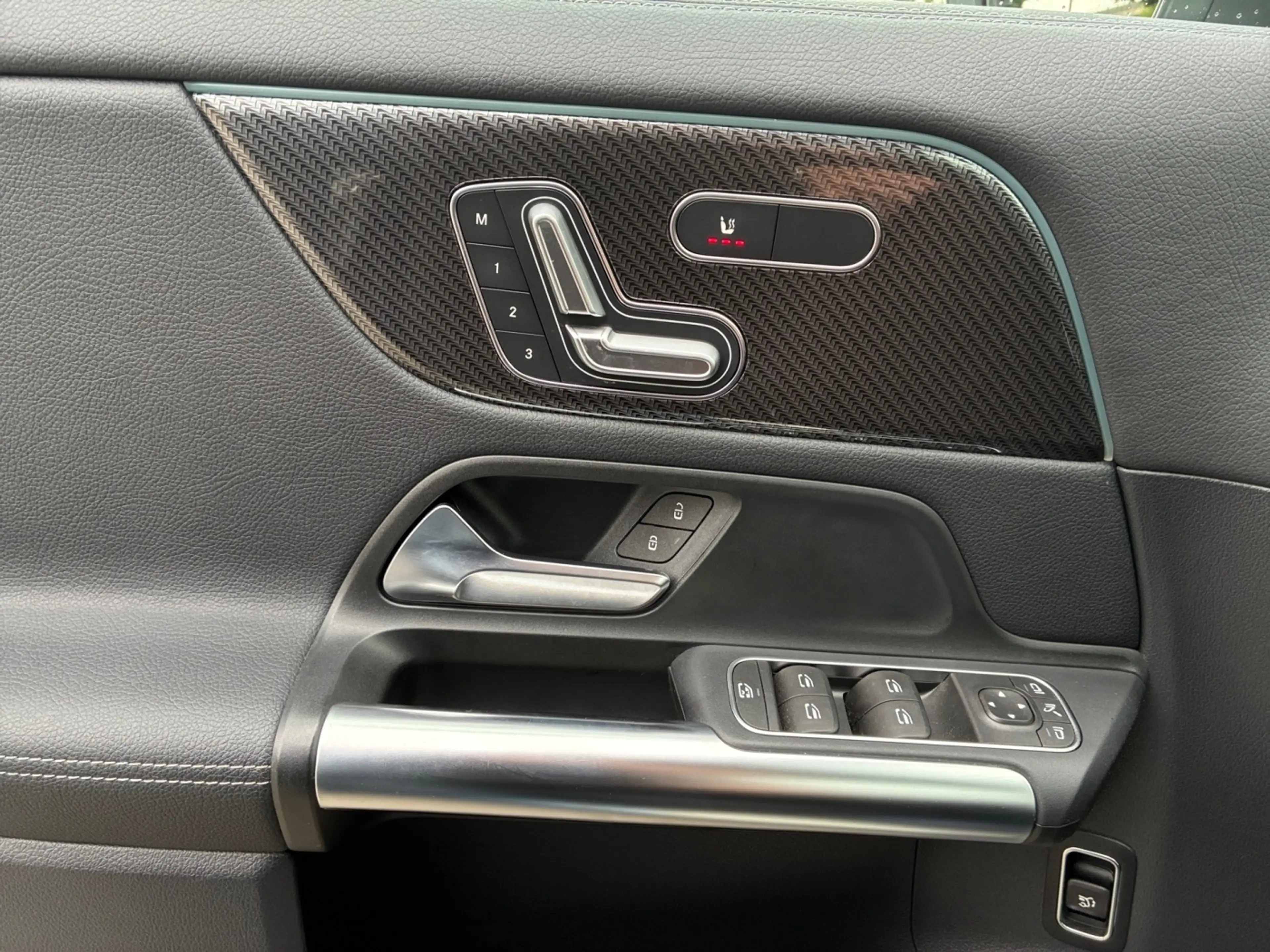 Mercedes-Benz GLA 35 AMG AMG GLA 35 4MATIC Multibeam*StandHz*360 — photo 8