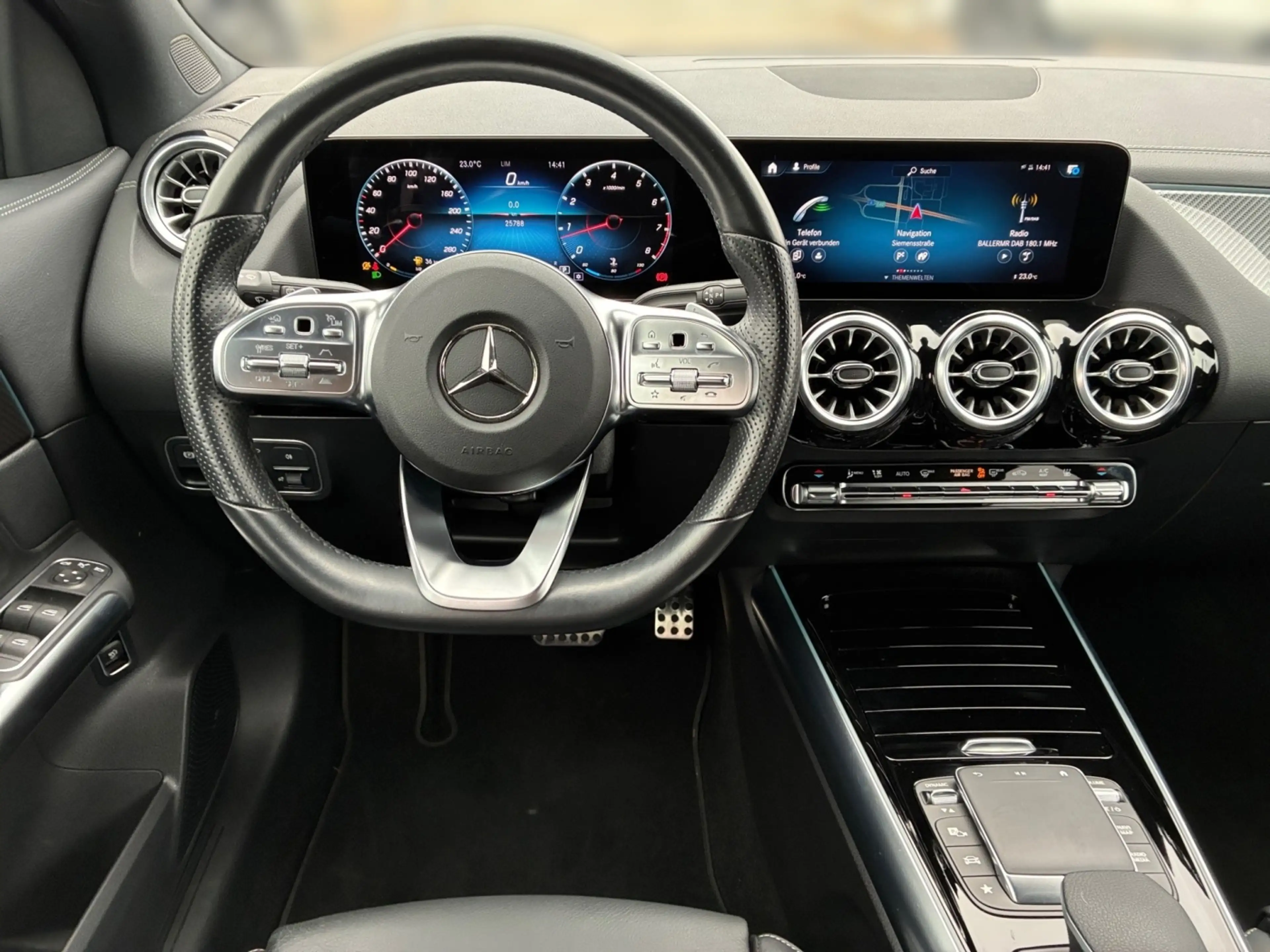 Mercedes-Benz GLA 35 AMG AMG GLA 35 4MATIC Multibeam*StandHz*360 — photo 10