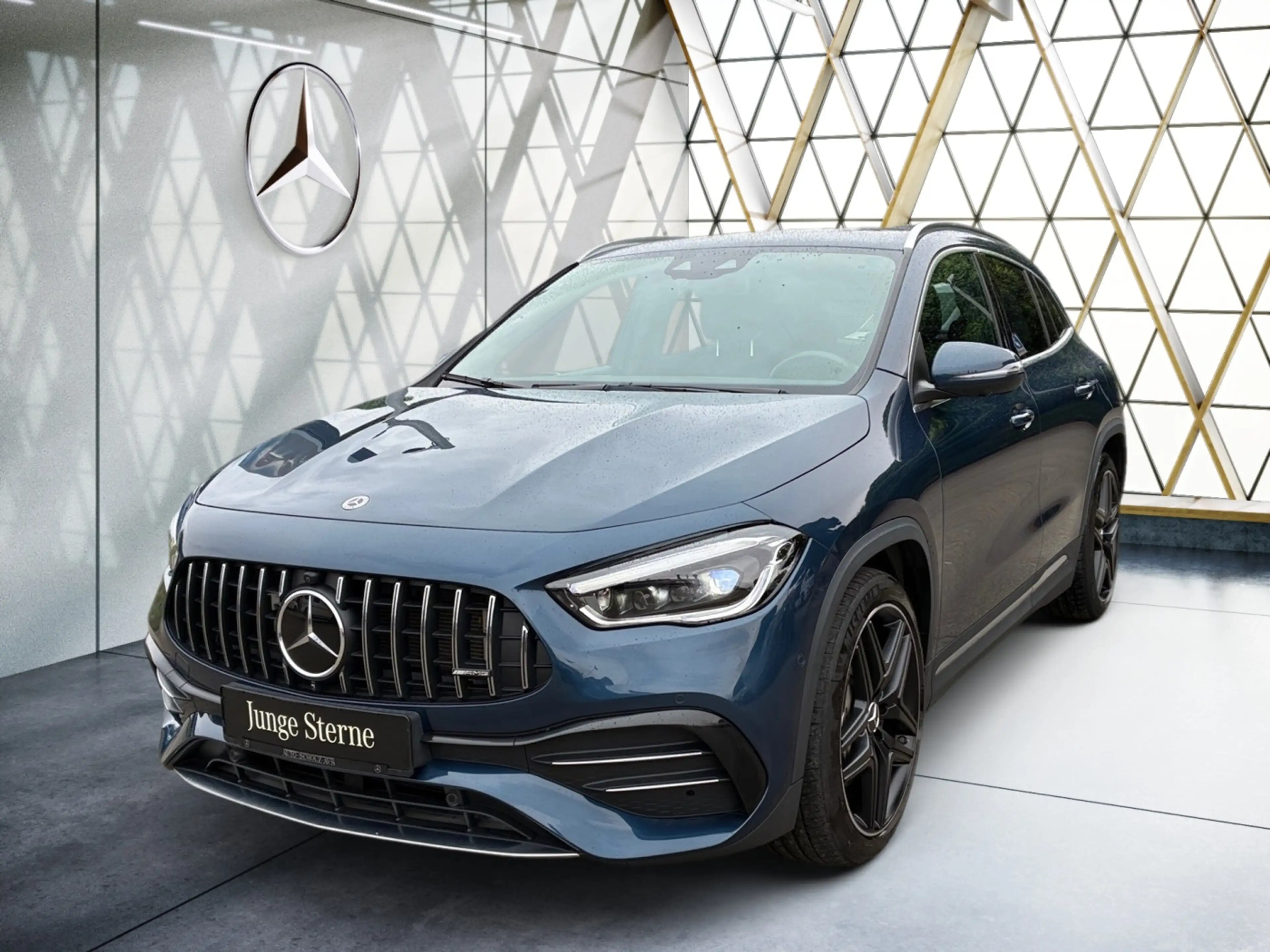 Mercedes-Benz GLA 35 AMG AMG GLA 35 4MATIC Multibeam*StandHz*360 — photo 2