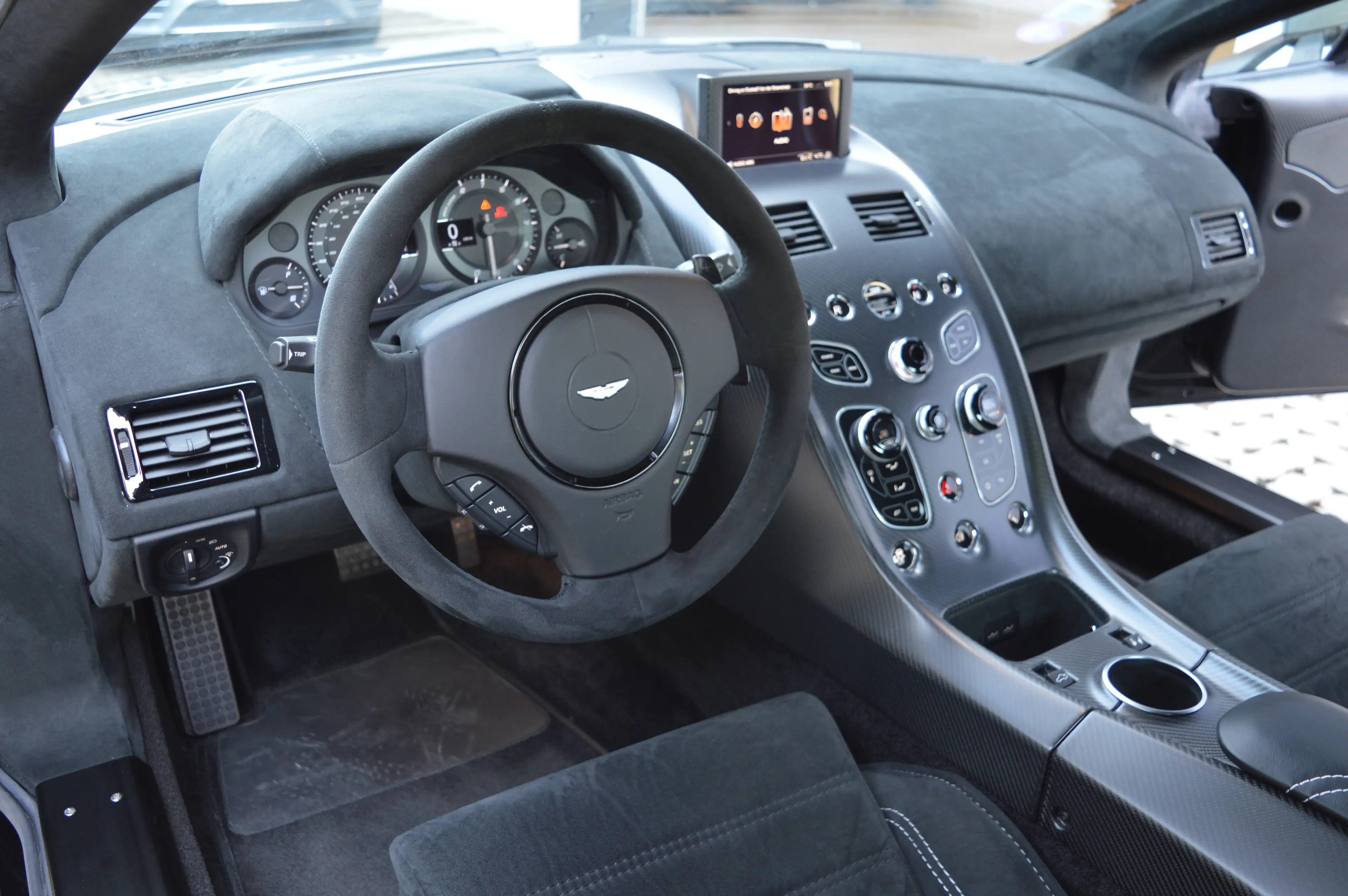 Aston Martin Vantage GT12 5.9i V12 Sportshift III - NEW - 1 of 100 !! — photo 13