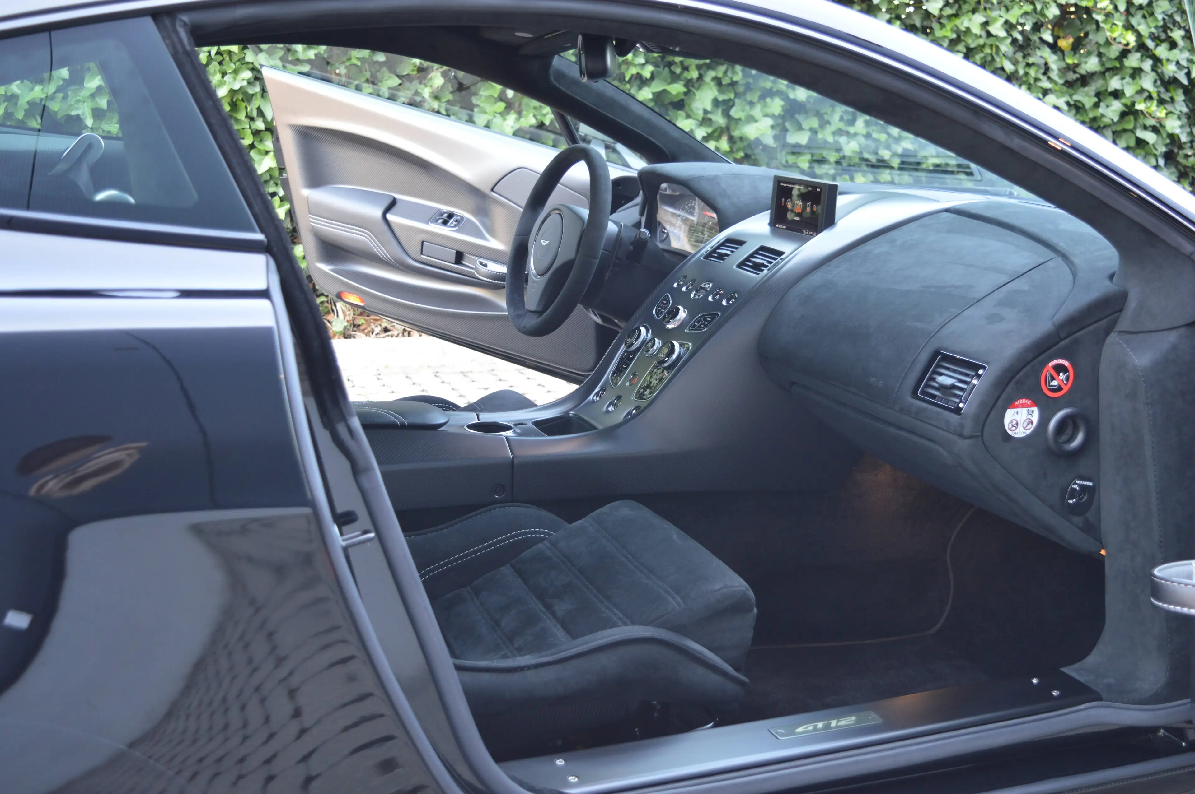 Aston Martin Vantage GT12 5.9i V12 Sportshift III - NEW - 1 of 100 !! — photo 12