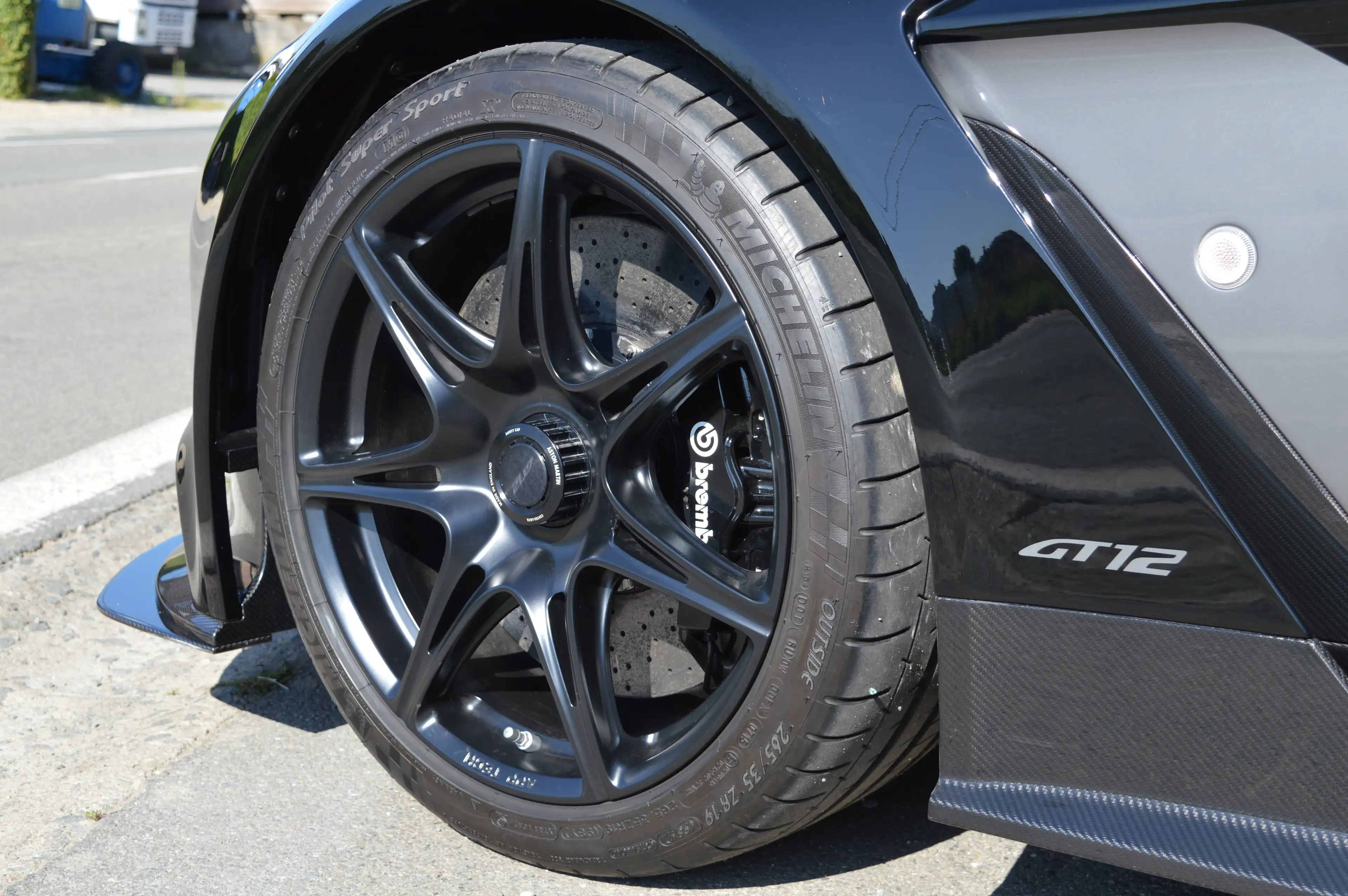 Aston Martin Vantage GT12 5.9i V12 Sportshift III - NEW - 1 of 100 !! — photo 9
