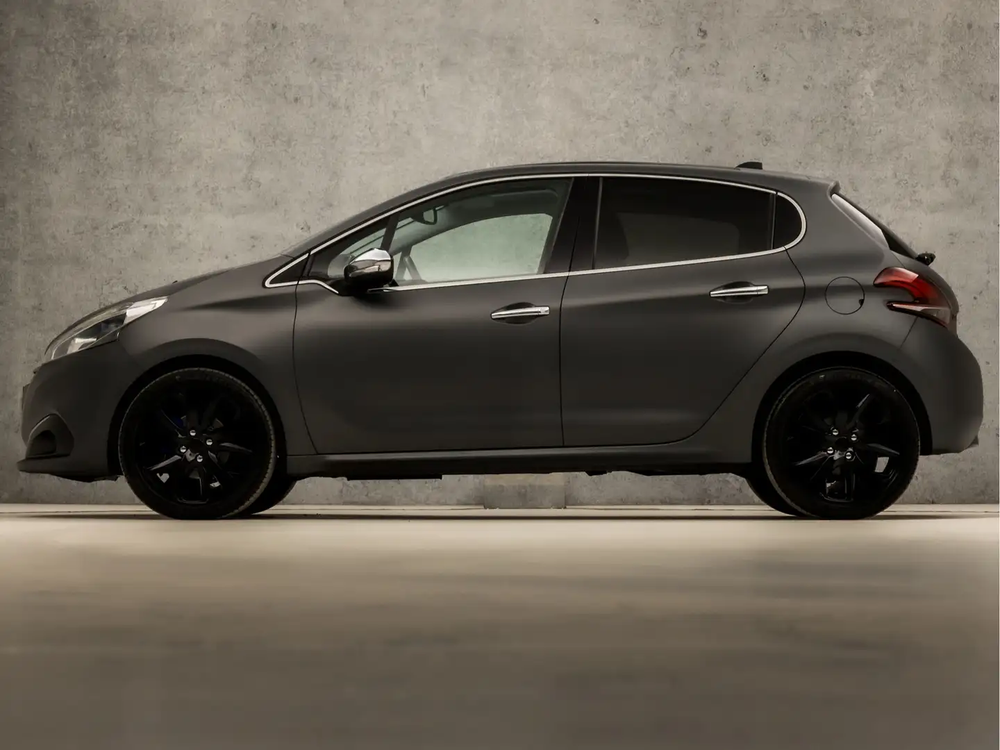 Peugeot 208 1.2 PureTech Sport (PANORAMADAK, APPLE CARPLAY, GR Grijs - 2