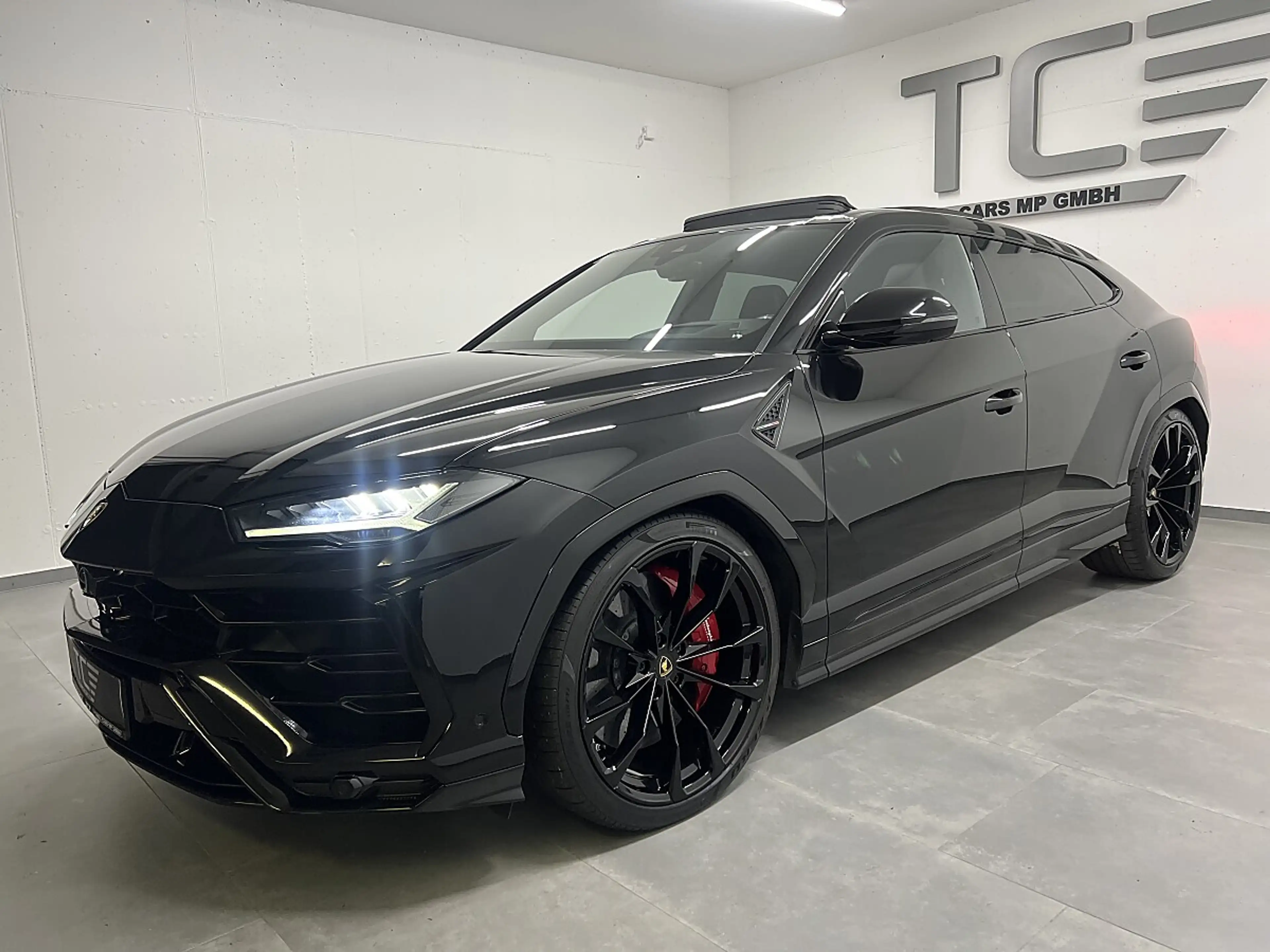 Lamborghini Urus AWD Aut. Pano, Keramik,B&O, Massage, ALL BLACK,... — photo 6