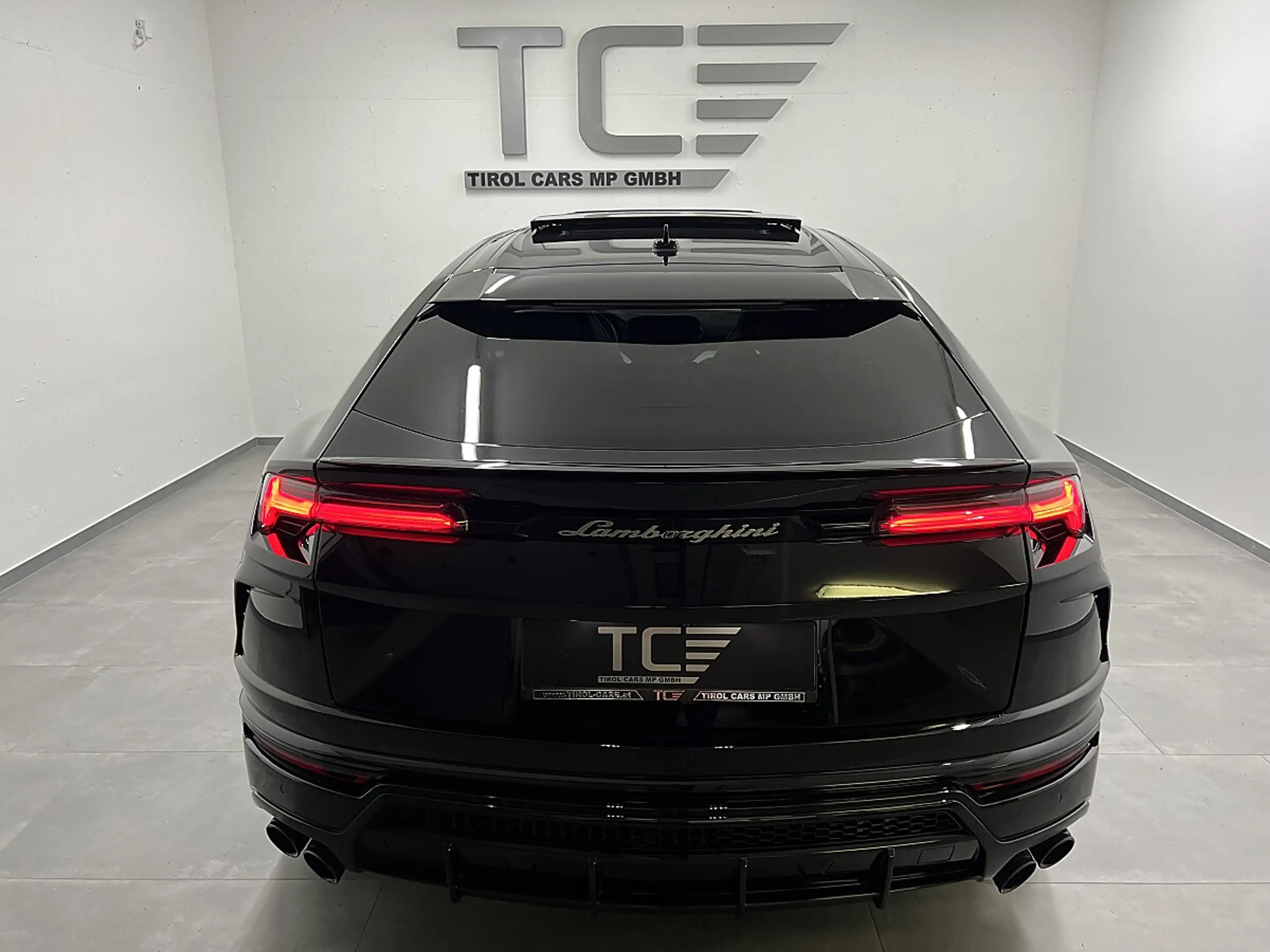 Lamborghini Urus AWD Aut. Pano, Keramik,B&O, Massage, ALL BLACK,... — photo 9