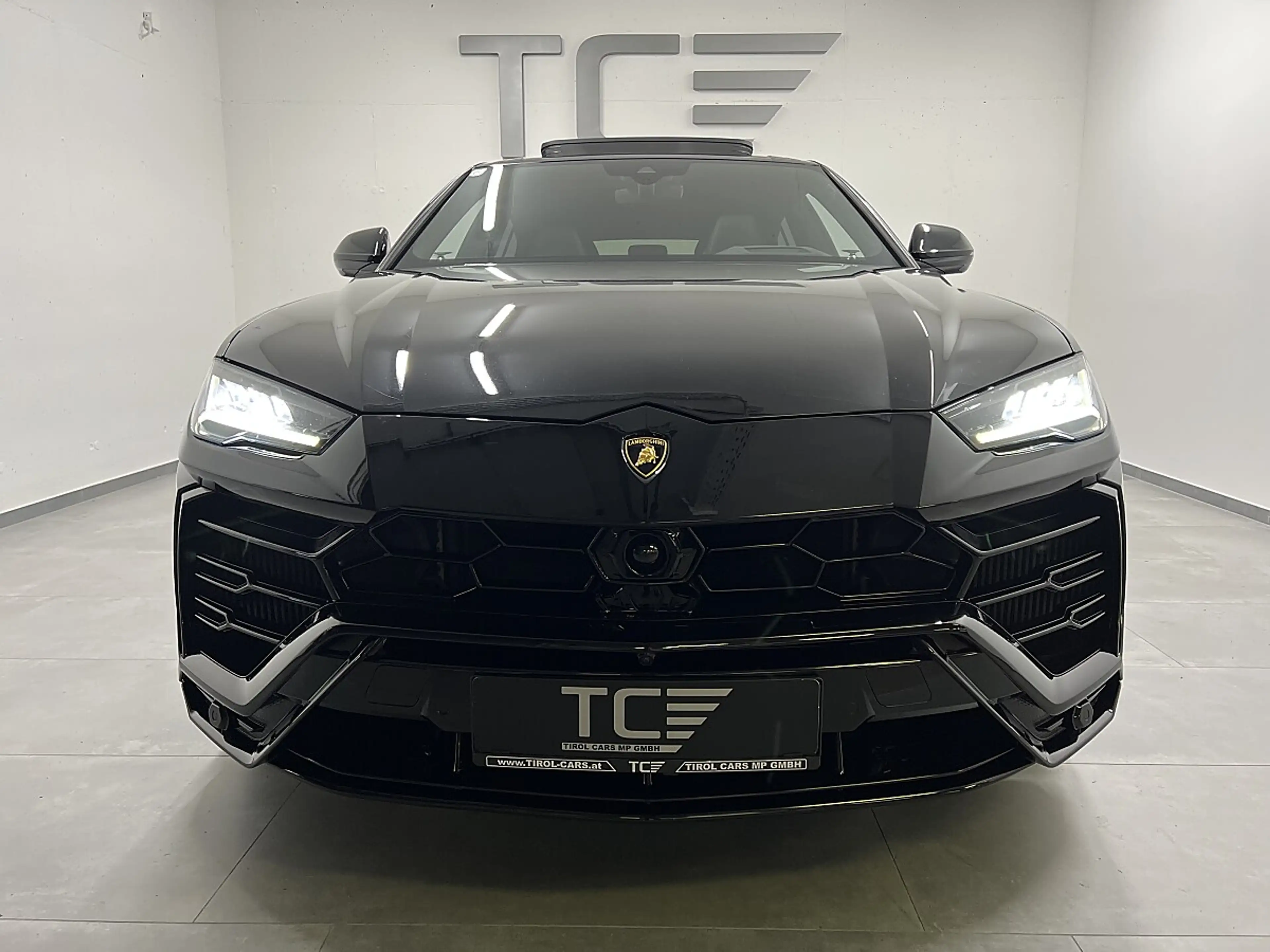 Lamborghini Urus AWD Aut. Pano, Keramik,B&O, Massage, ALL BLACK,... — photo 5