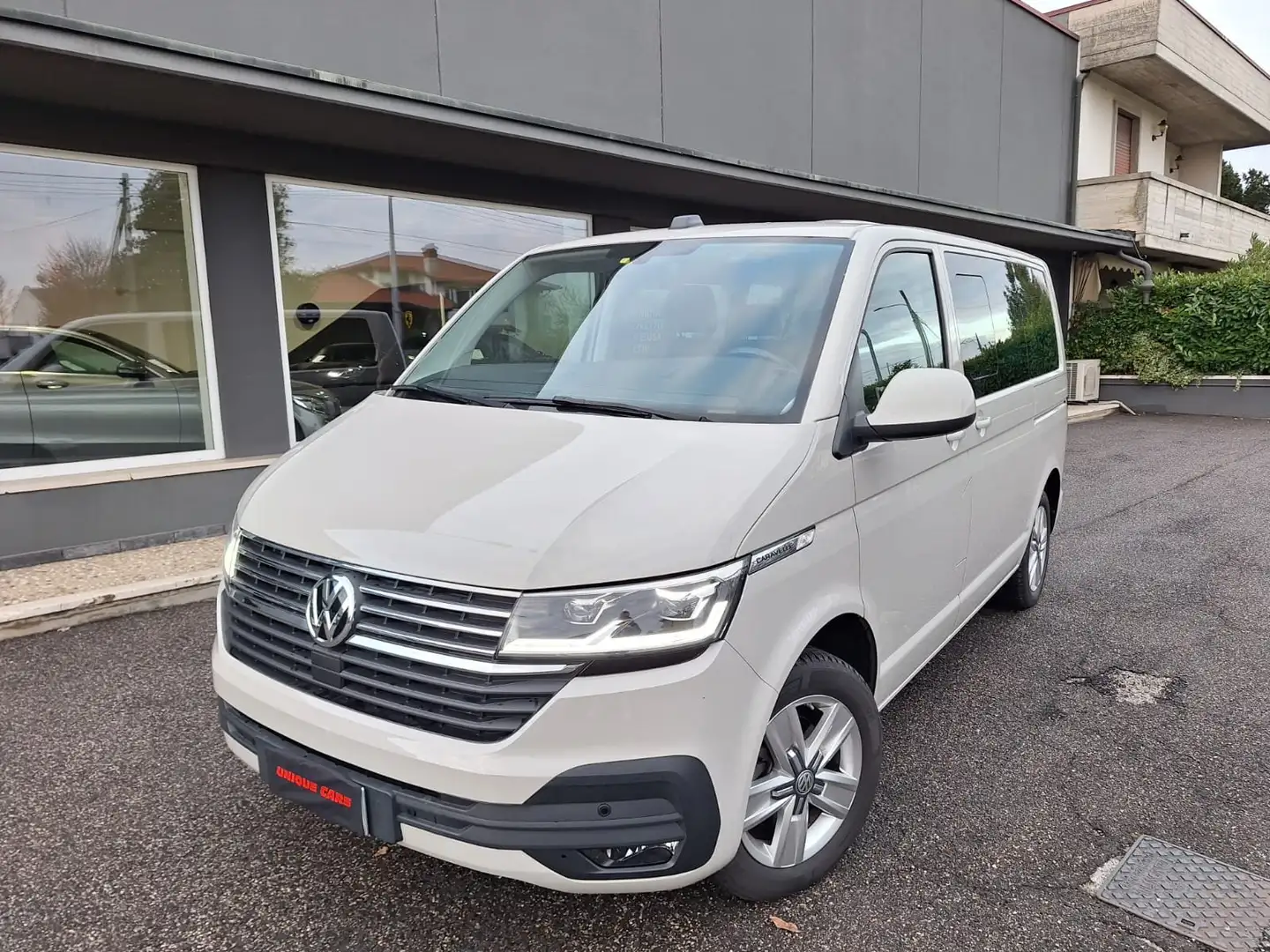 Volkswagen T6.1 Caravelle 8 POSTI DSG 2.0TDI 150CV Beige - 1