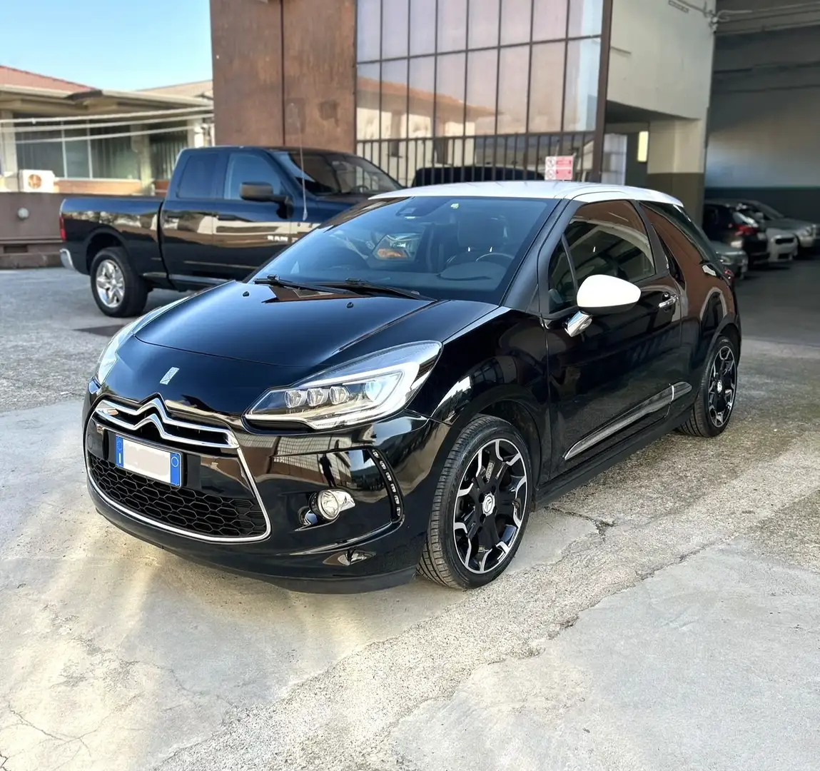 Citroen DS3 1.2  VTI So Chic Nero - 1