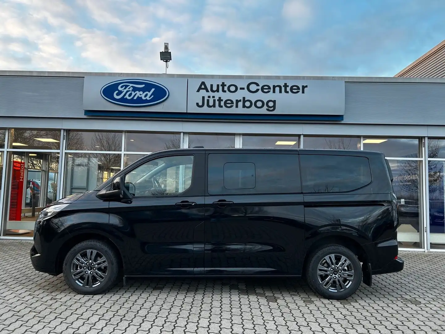 Ford Tourneo Custom L1 340 Plug-in Hybrid*B&O* Schwarz - 1