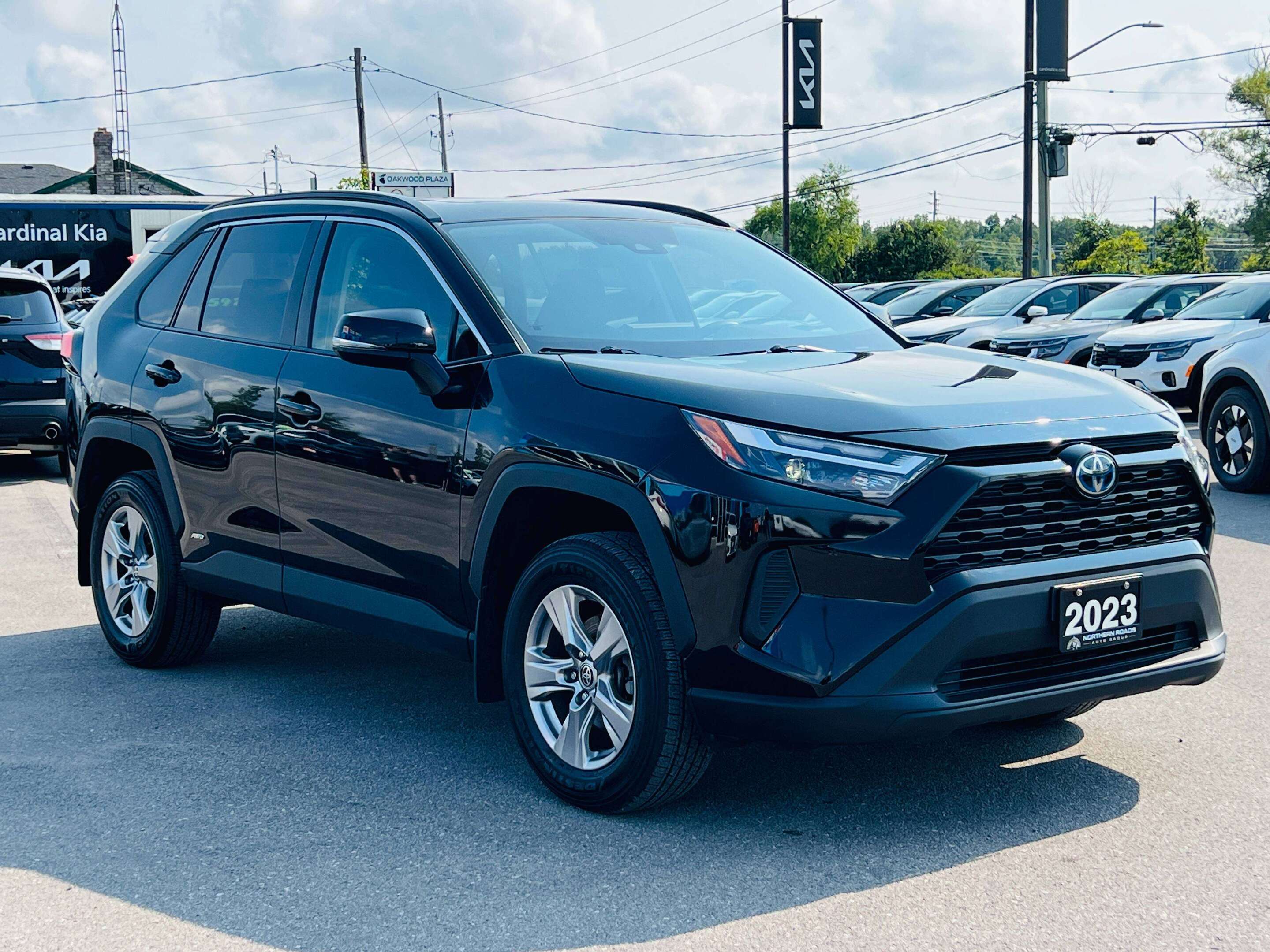 2023 Toyota RAV4 XLE | AWD | No Accidents | Powered Liftgate — снимка 1
