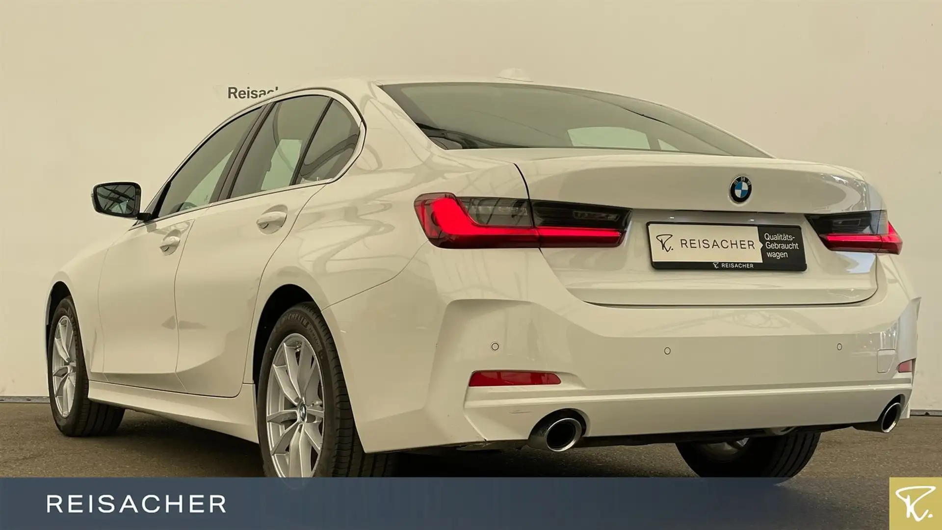 BMW 318 i A Lim LC+ AHK SHZ PDC KliA Dab 17" LM Weiß - 2