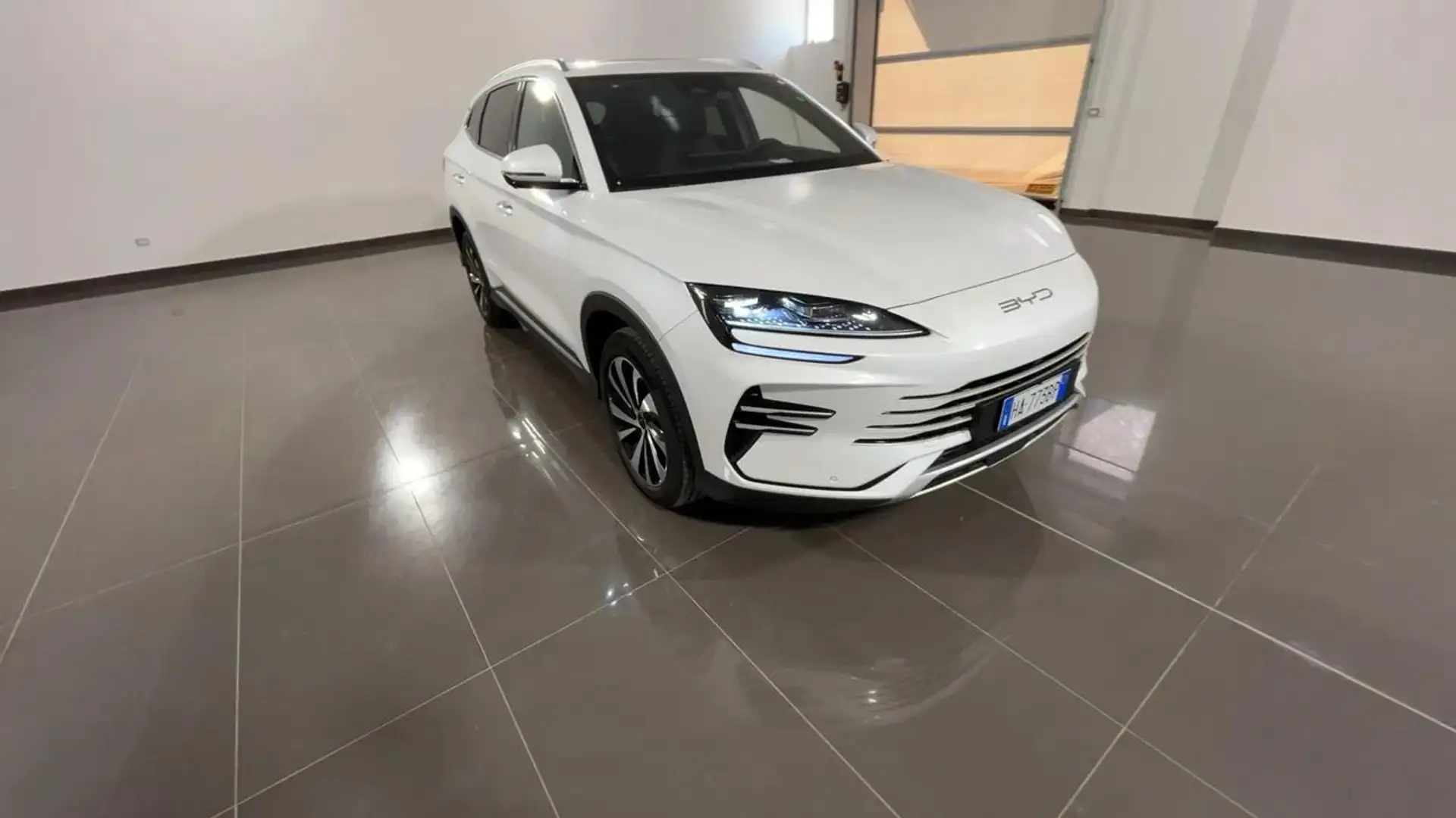 BYD Seal U DM-i 1.5 218 CV PHEV Comfort Bianco - 2