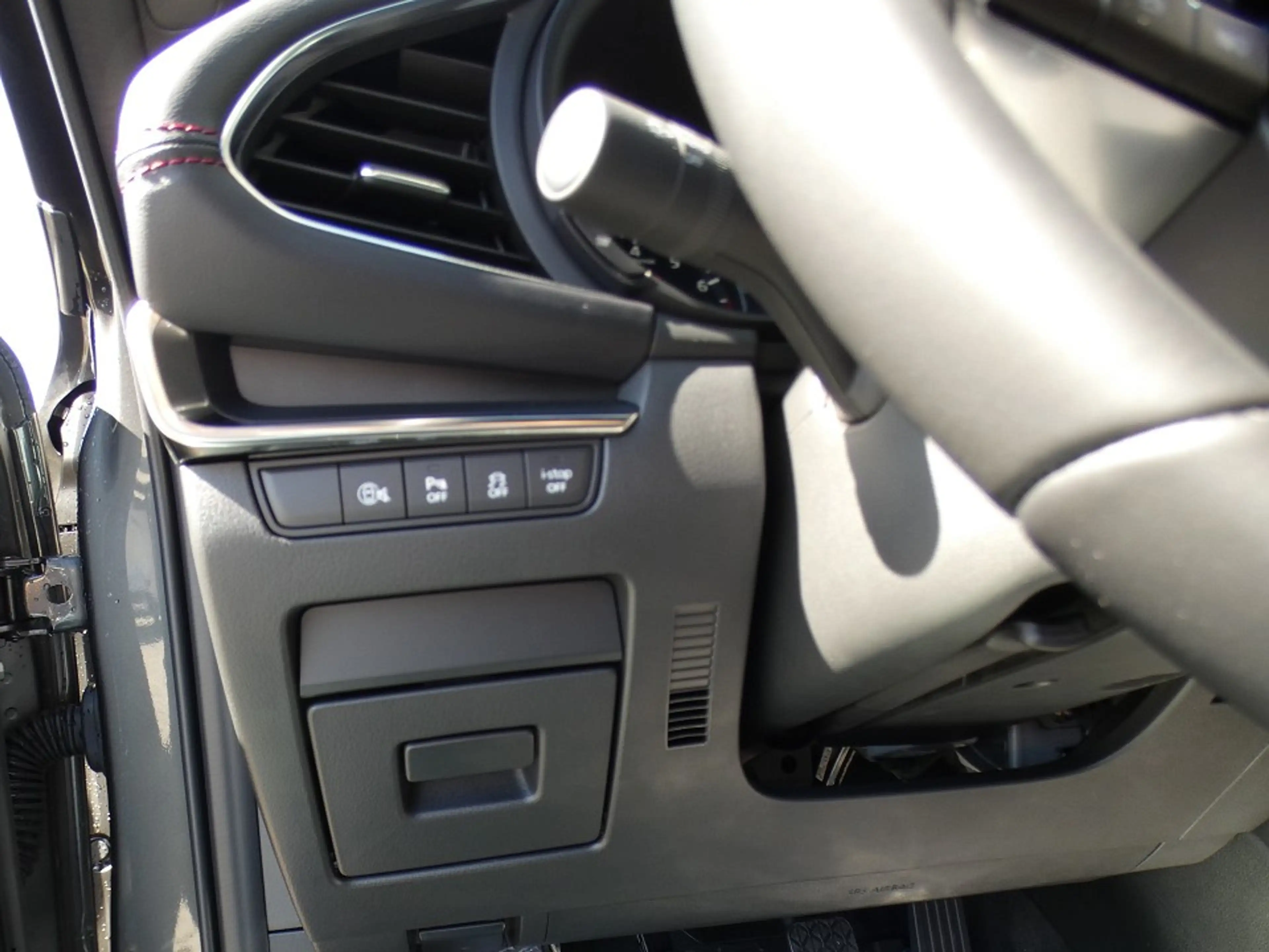 Mazda 3 2.5L e-SKYACTIV G 140ps 6MT FWD Homura — photo 14