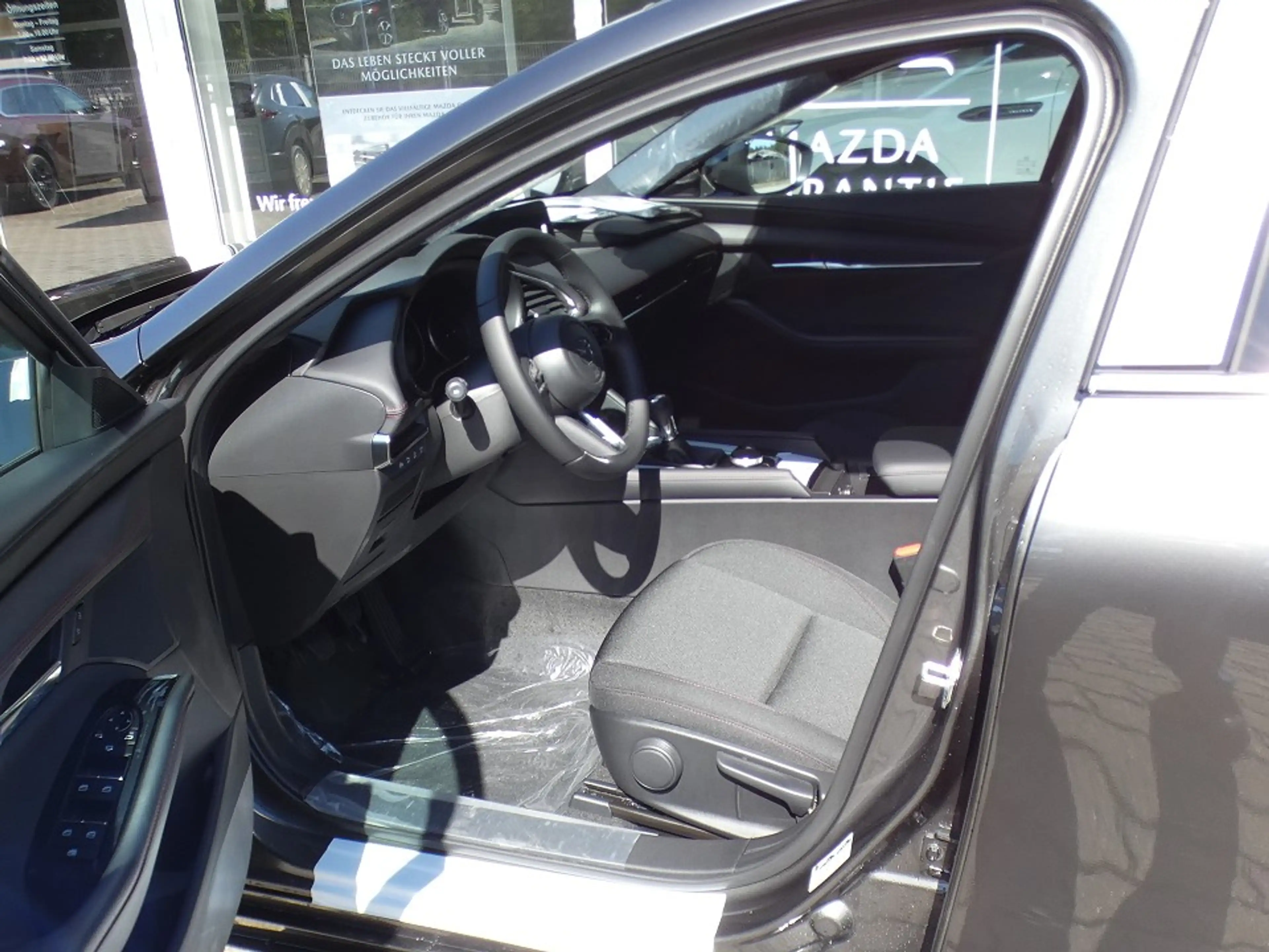 Mazda 3 2.5L e-SKYACTIV G 140ps 6MT FWD Homura — photo 7