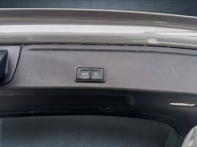 Audi RS4 view 14