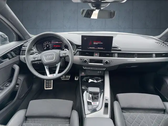 Audi RS4 view 11