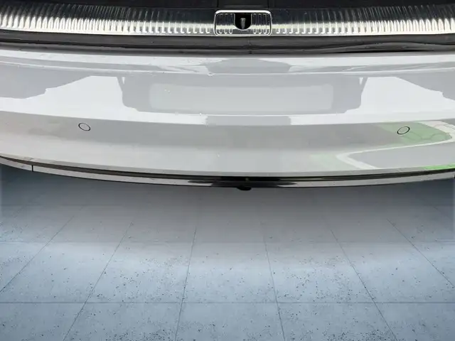 Audi RS4 view 15