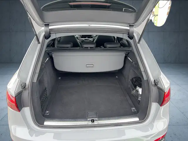 Audi RS4 view 13