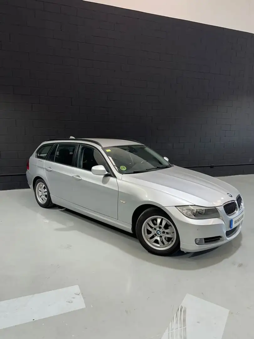 BMW 318 318d Touring Plateado - 2
