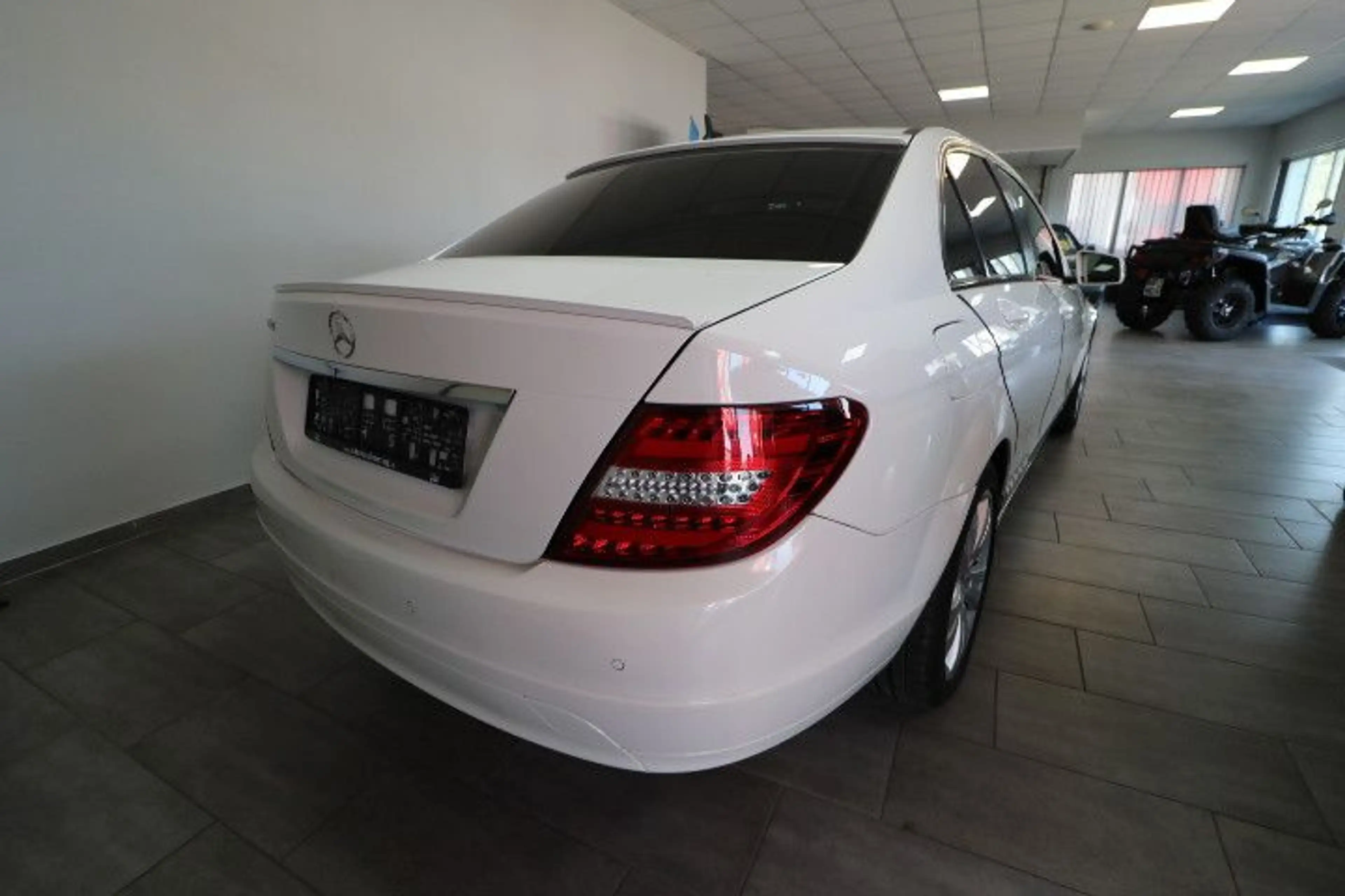 Mercedes-Benz C 200 Kompressor Limousine — photo 3