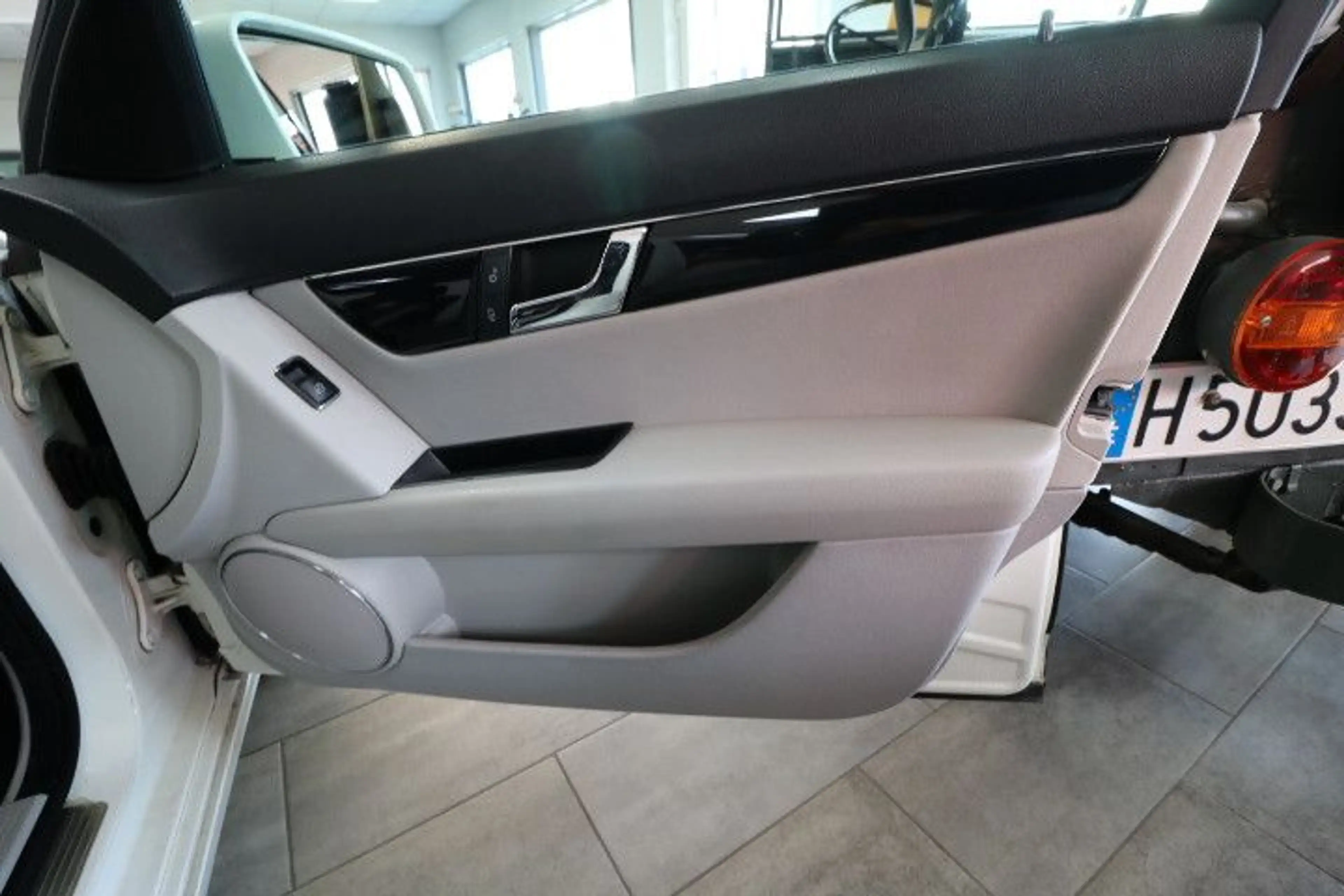Mercedes-Benz C 200 Kompressor Limousine — photo 12