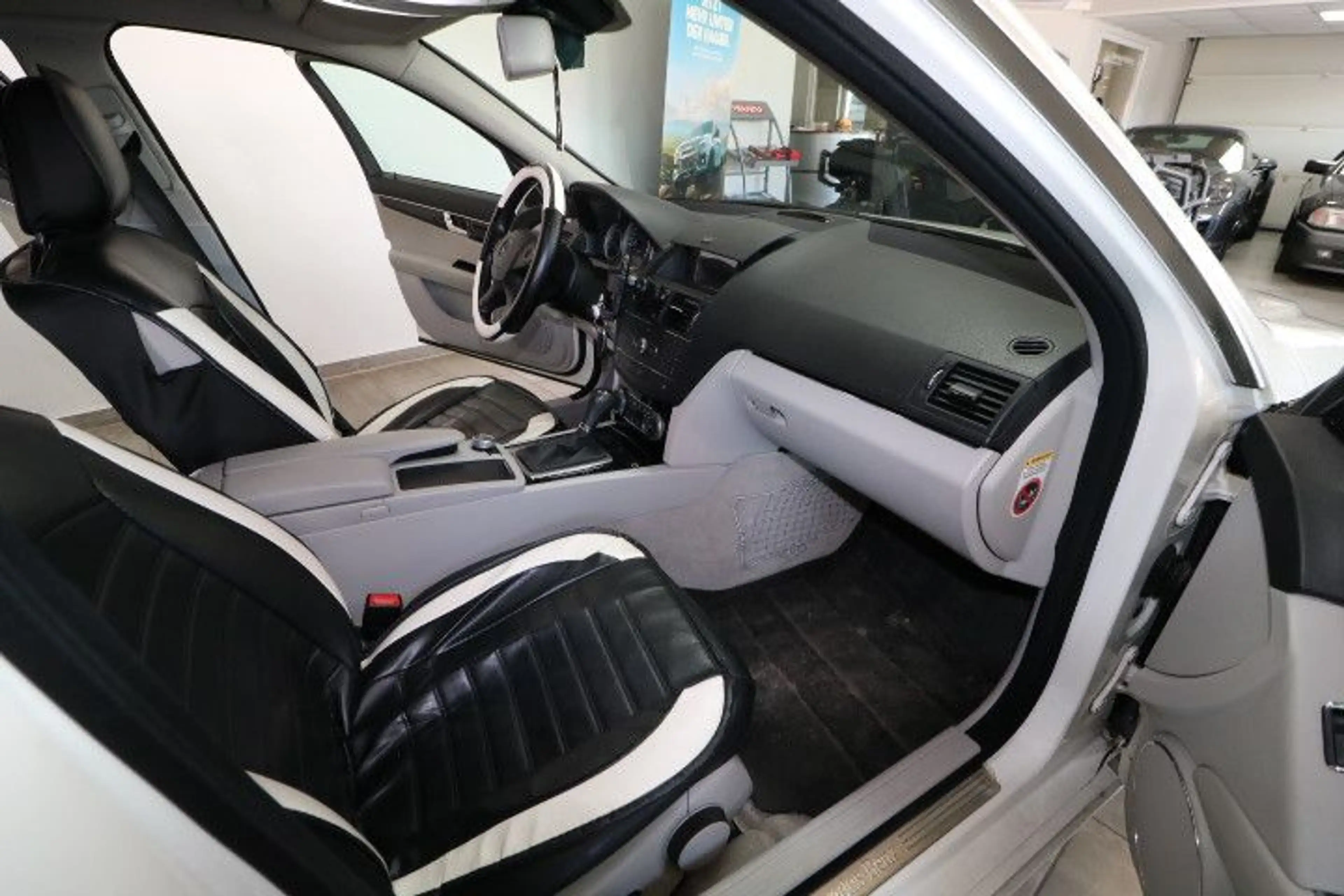 Mercedes-Benz C 200 Kompressor Limousine — photo 10