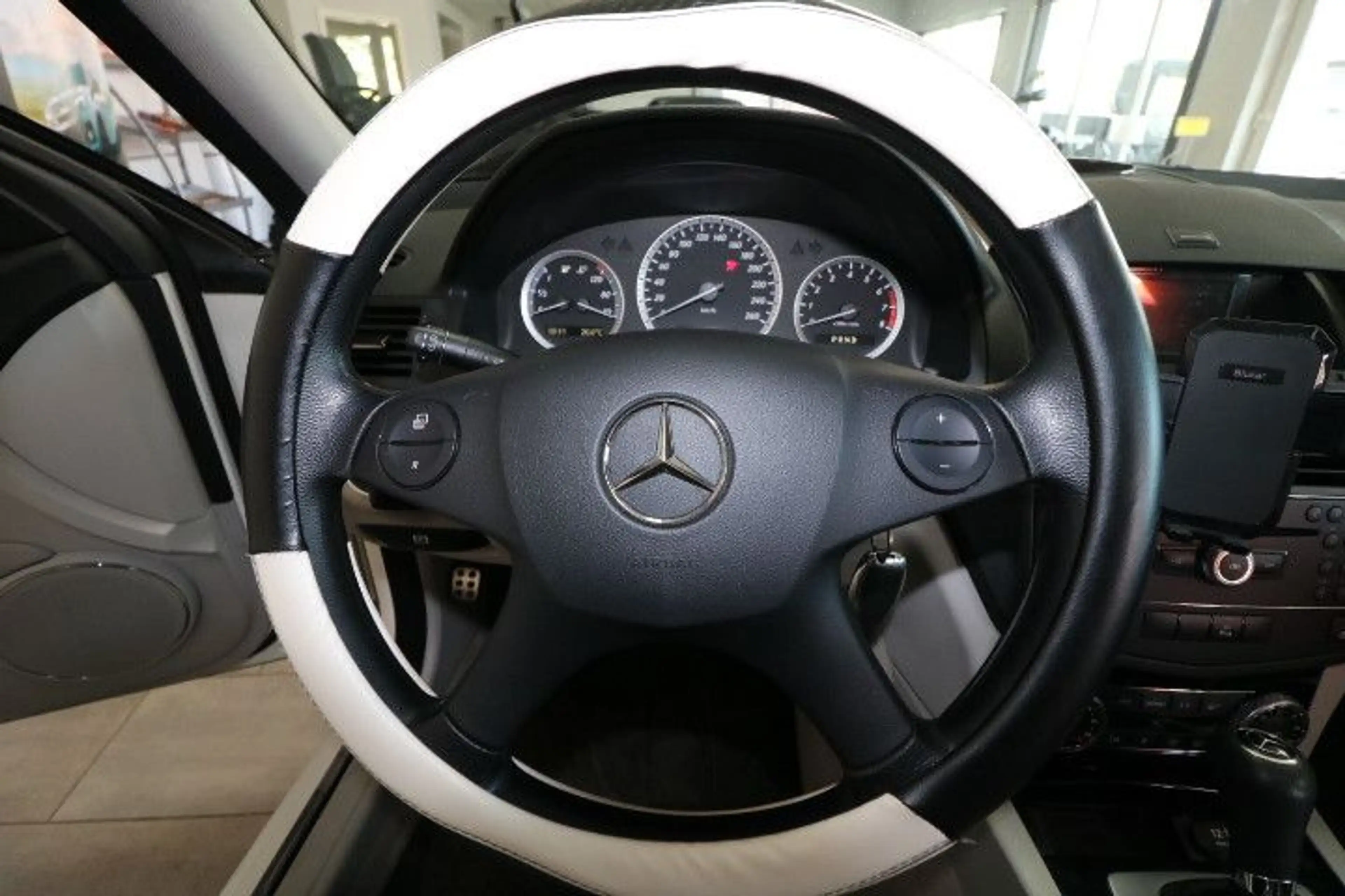 Mercedes-Benz C 200 Kompressor Limousine — photo 15