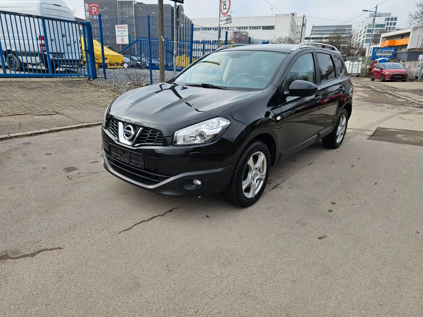 Nissan Qashqai +2 Tekna 4X4 Schwarz - 2