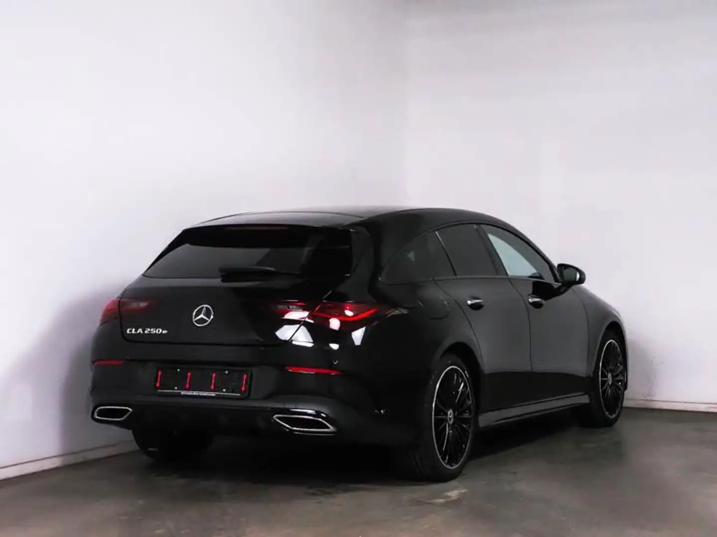 Mercedes-Benz CLA 250 e AMG Line Shooting Brake + 19 INCH + NIGHTPAKKET Noir - 2