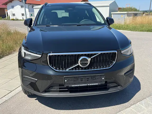 Volvo XC40 view 2
