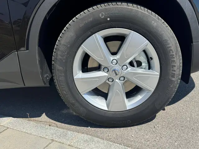 Volvo XC40 view 11