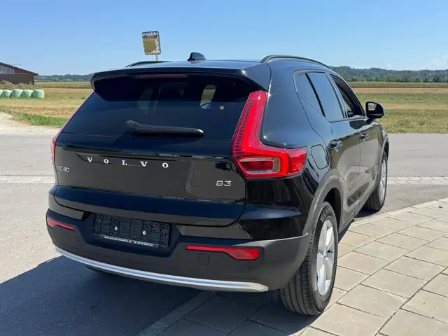 Volvo XC40 view 4