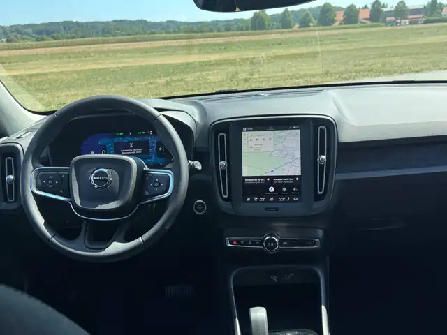 Volvo XC40 view 5