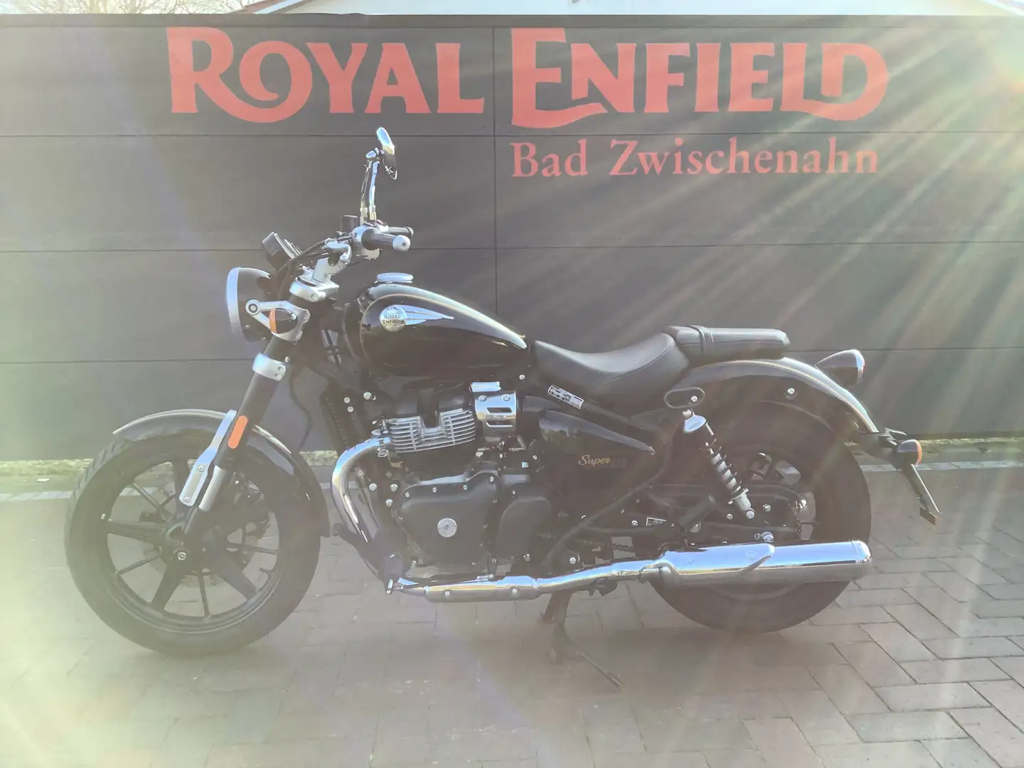 Royal Enfield Super Meteor 650 Interstellar green - Vorführer Vert - 2