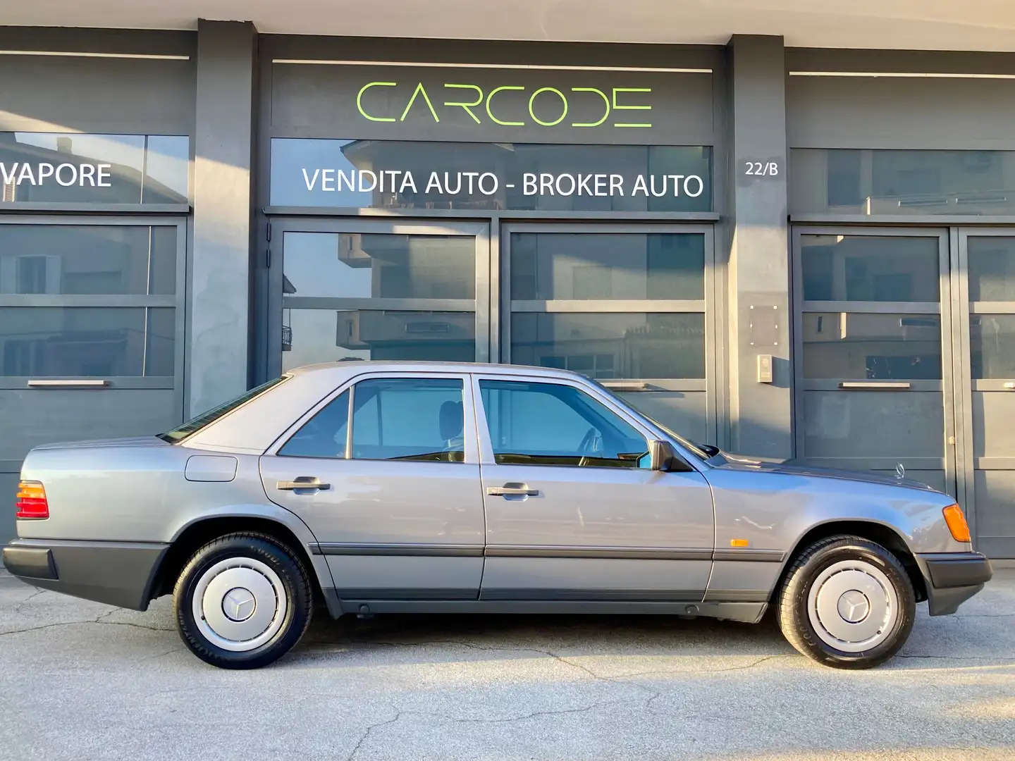 Mercedes-Benz E 200 UNIPRO, ASI, CONSERVATA Gri - 1