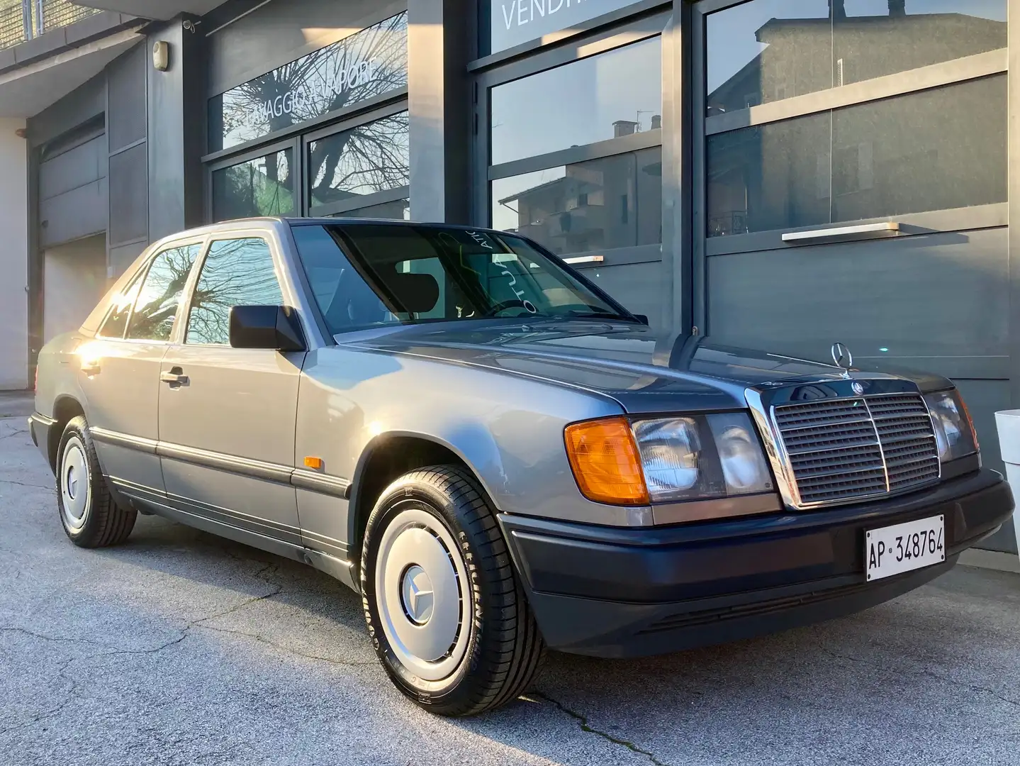 Mercedes-Benz E 200 UNIPRO, ASI, CONSERVATA Gri - 2