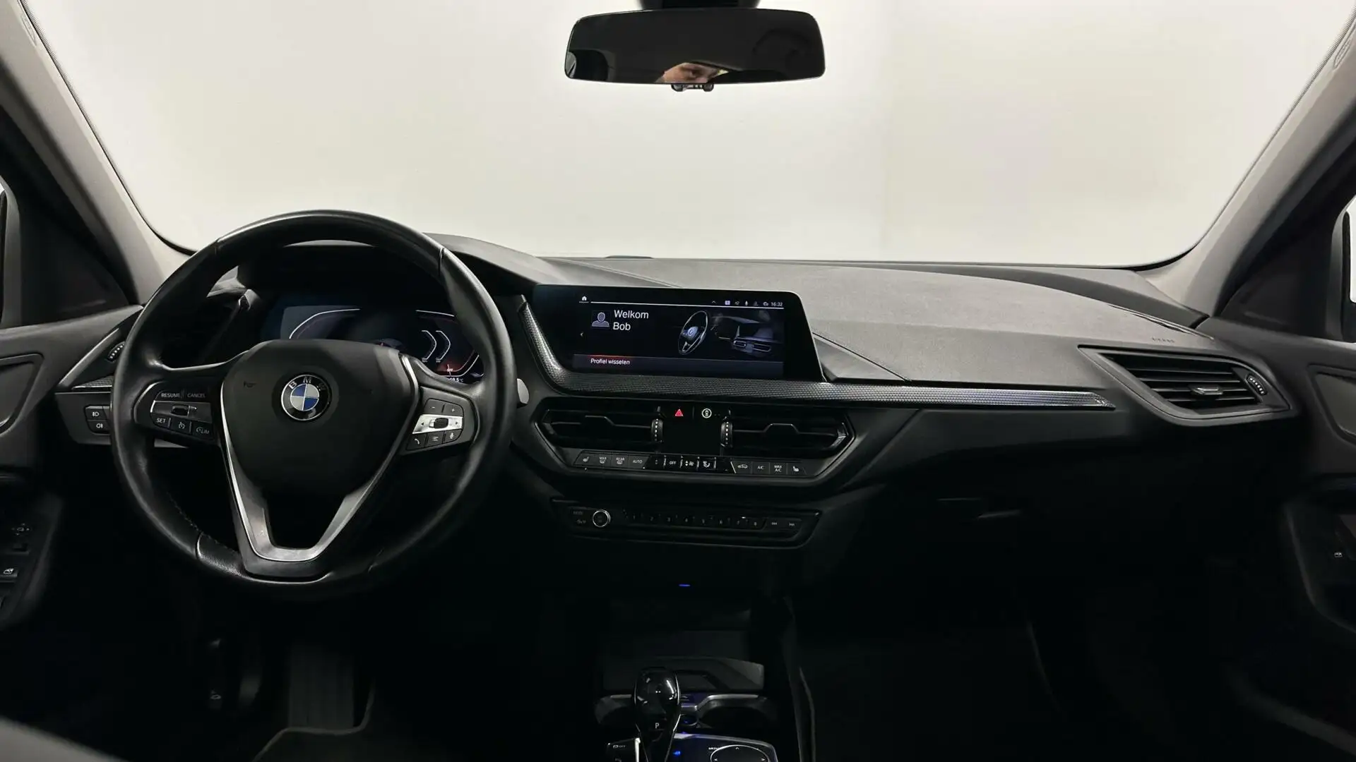 BMW 118 1-serie 118i Essential High Executve ECC LM CRUISE Blanc - 2