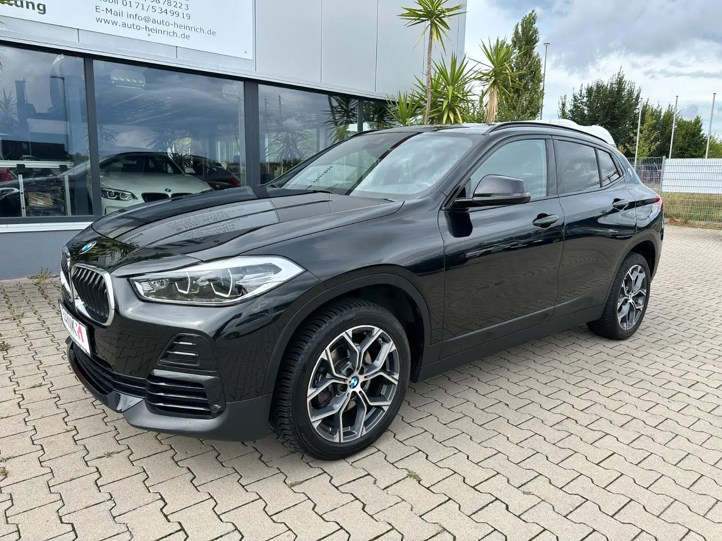 BMW X2 sDrive 18 i Autom. Adv. Plus Navi*LED*M-Lenk. Schwarz - 1