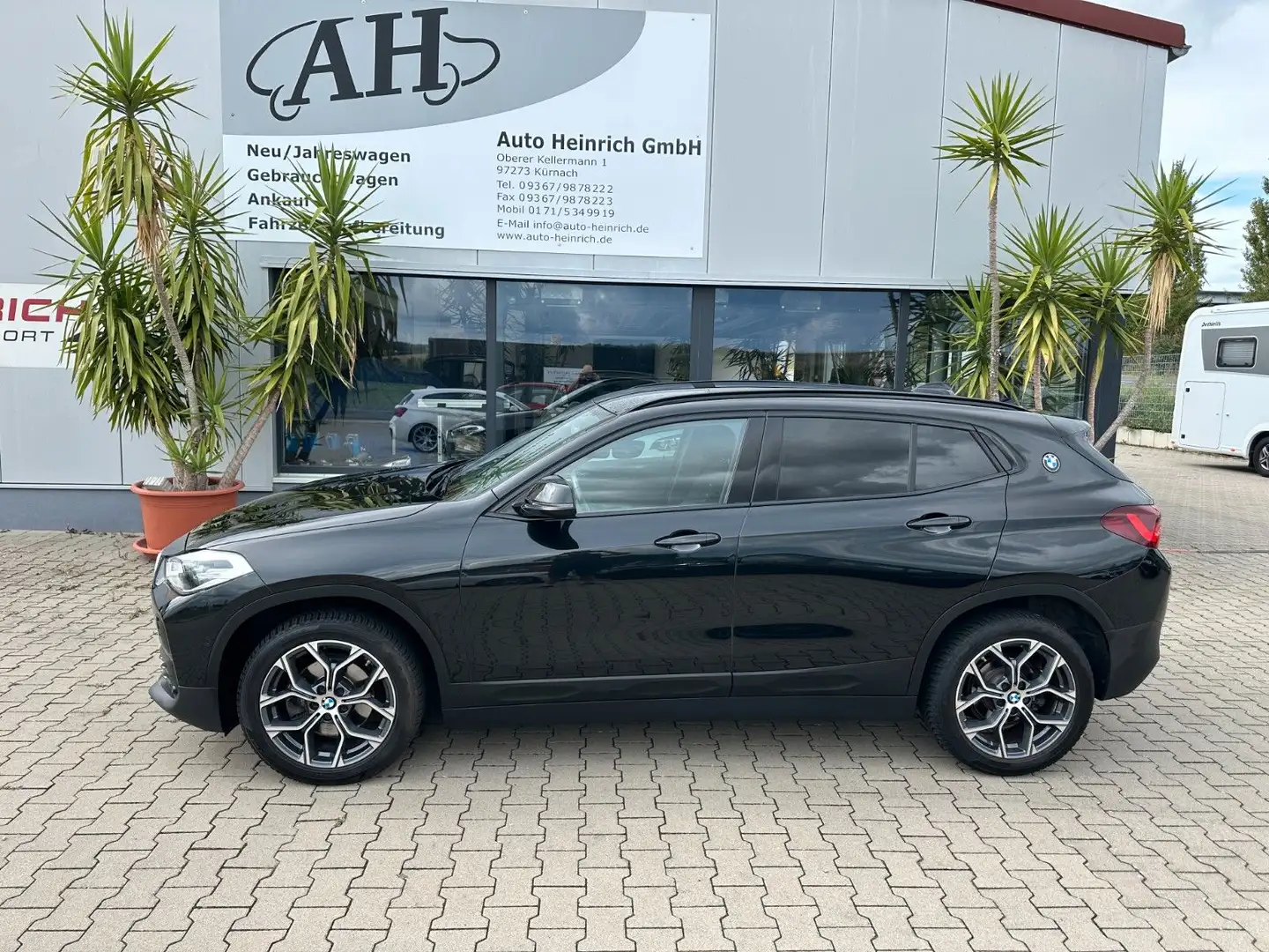 BMW X2 sDrive 18 i Autom. Adv. Plus Navi*LED*M-Lenk. Schwarz - 2