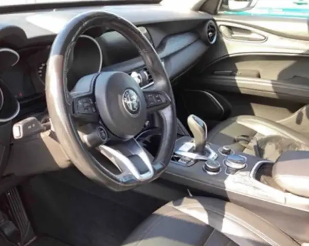Alfa Romeo Stelvio view 3