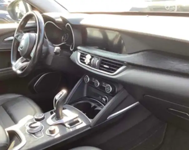 Alfa Romeo Stelvio view 4