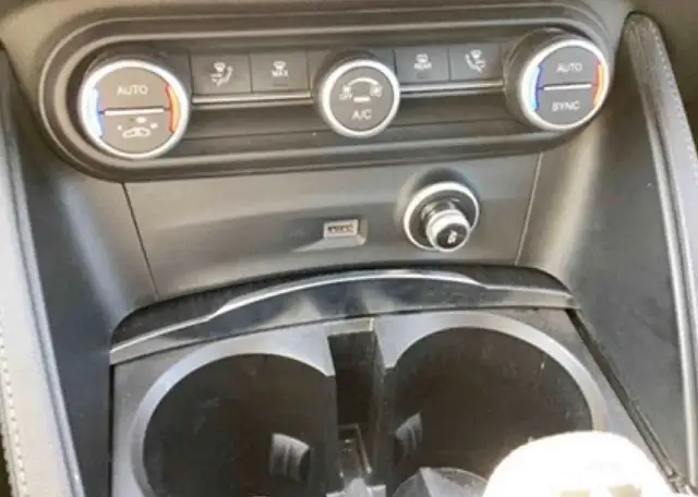 Alfa Romeo Stelvio view 6