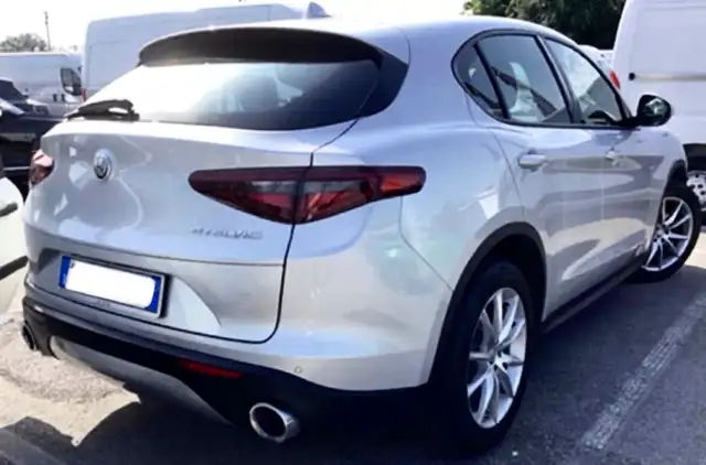 Alfa Romeo Stelvio view 8