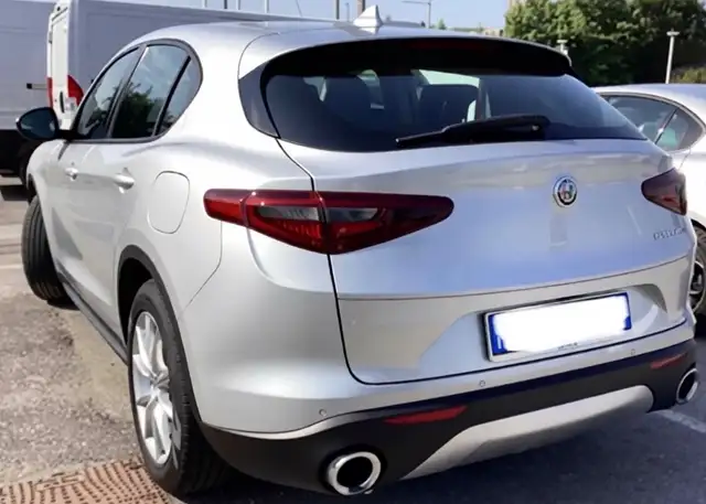 Alfa Romeo Stelvio view 7