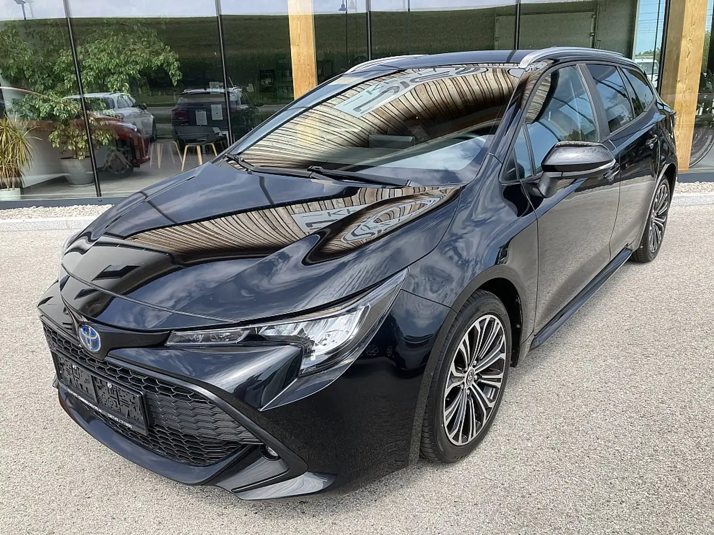 Toyota Corolla Kombi 1,8 Hybrid Active Drive Schwarz - 1
