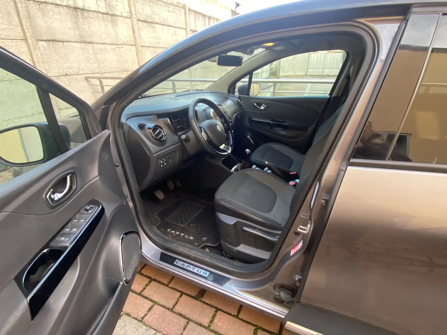 Renault Captur 0.9 tce energy R-Link s Grau - 2