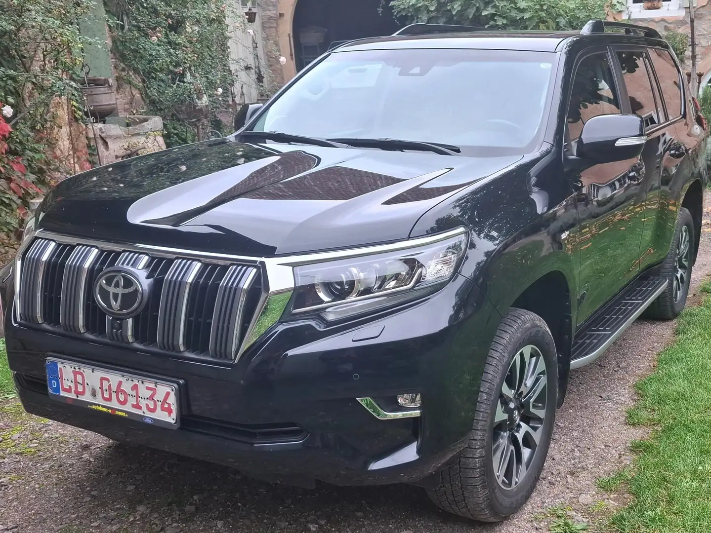 Toyota Land Cruiser D4D EXECUTIVE+GELÄNDEPAKET +SD *MEHRWERTSTEUER* Noir - 2