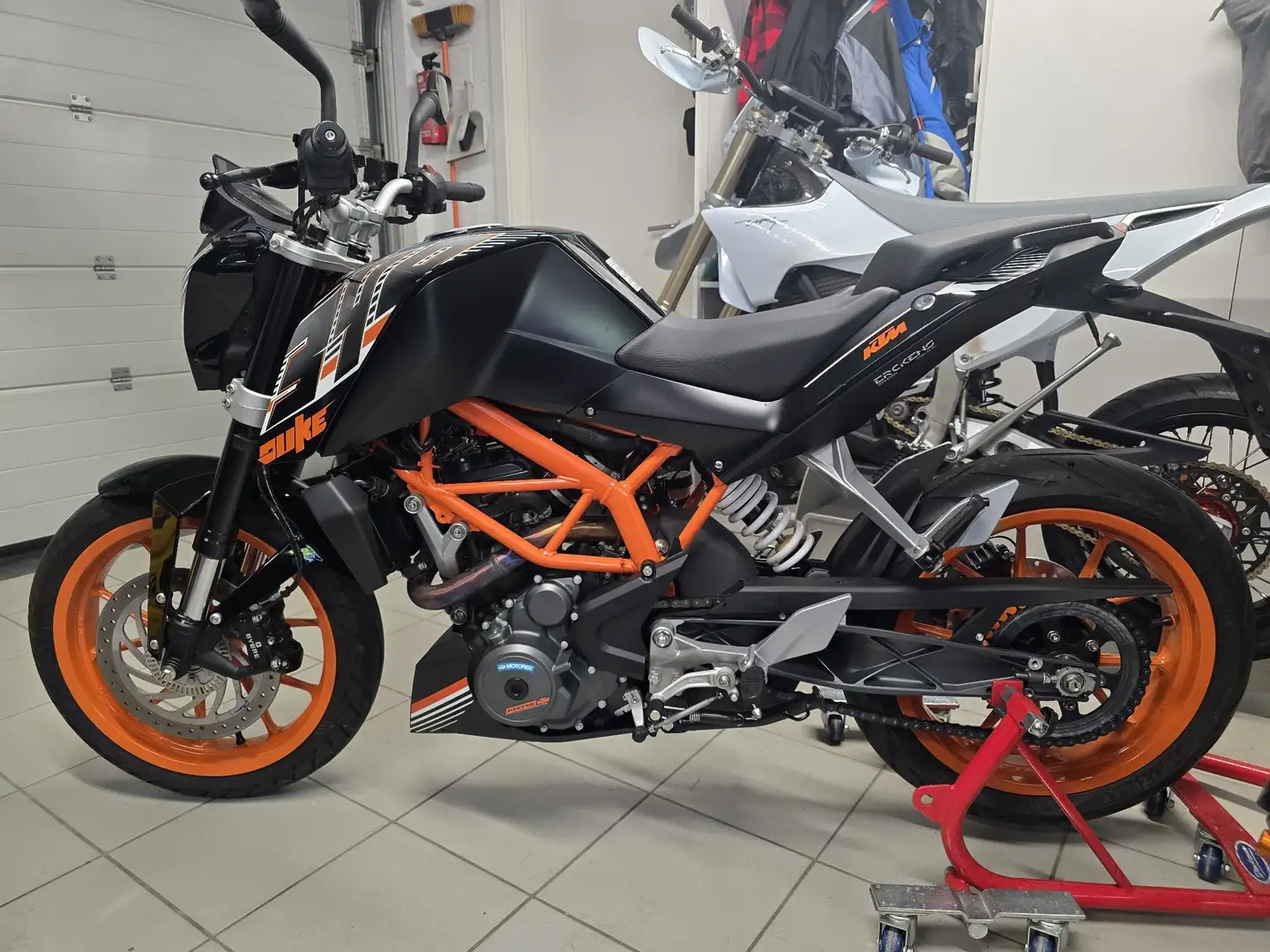 KTM 390 Duke maar 2569 KM!!! Negru - 1