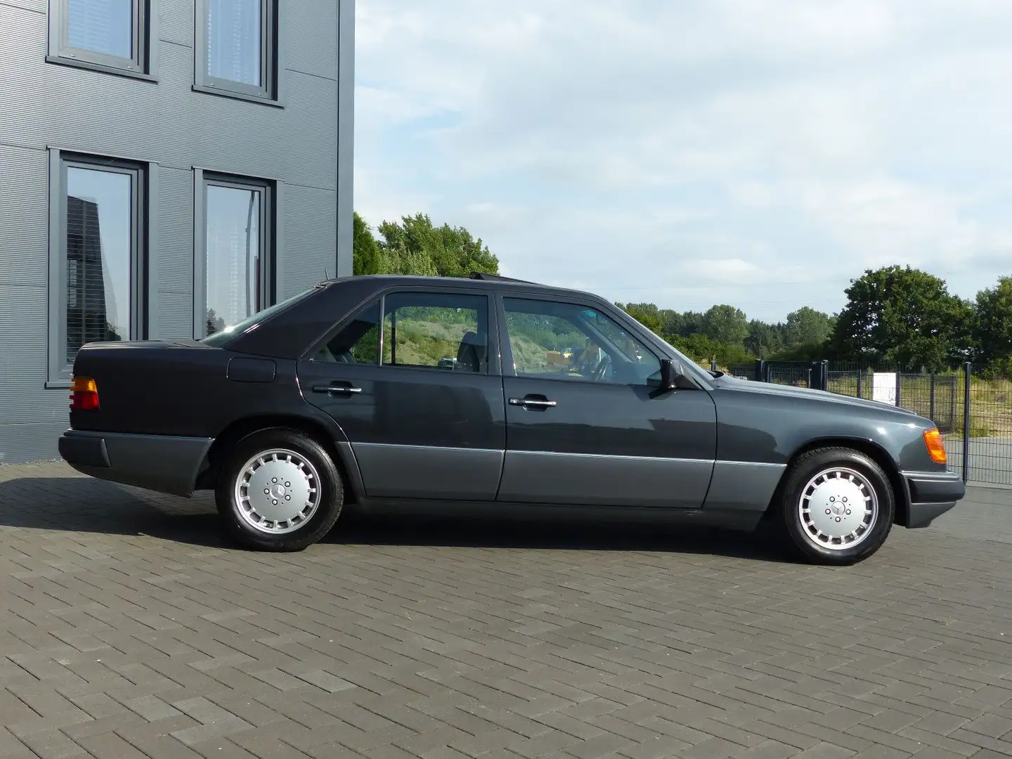 Mercedes-Benz E 300 300 E - 24 V nur 40000 KM Noir - 2