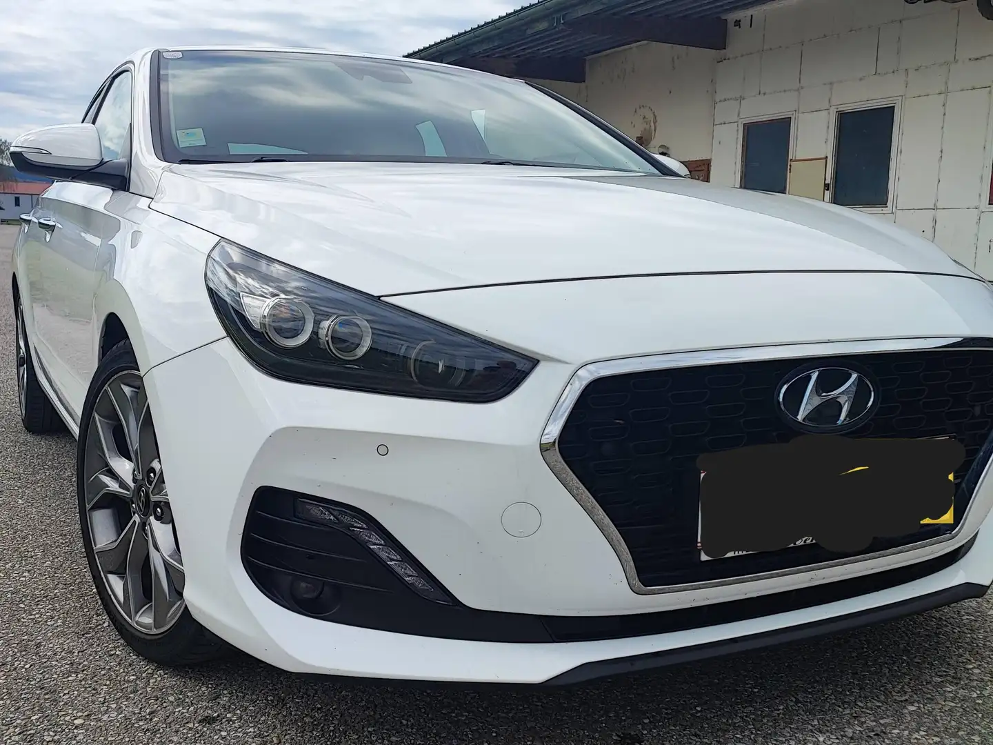 Hyundai i30 i30 Fastback 1,4 T-GDi Style DCT Aut. Weiß - 2
